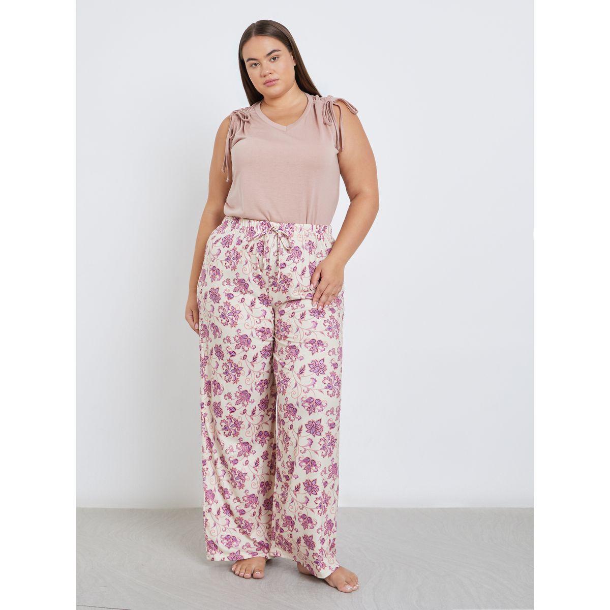 طقم من بنطال بيجاما وتيشيرت كت بمقاس كبير-women-clothing-plussize-nightwear-nightwearsets-image-4