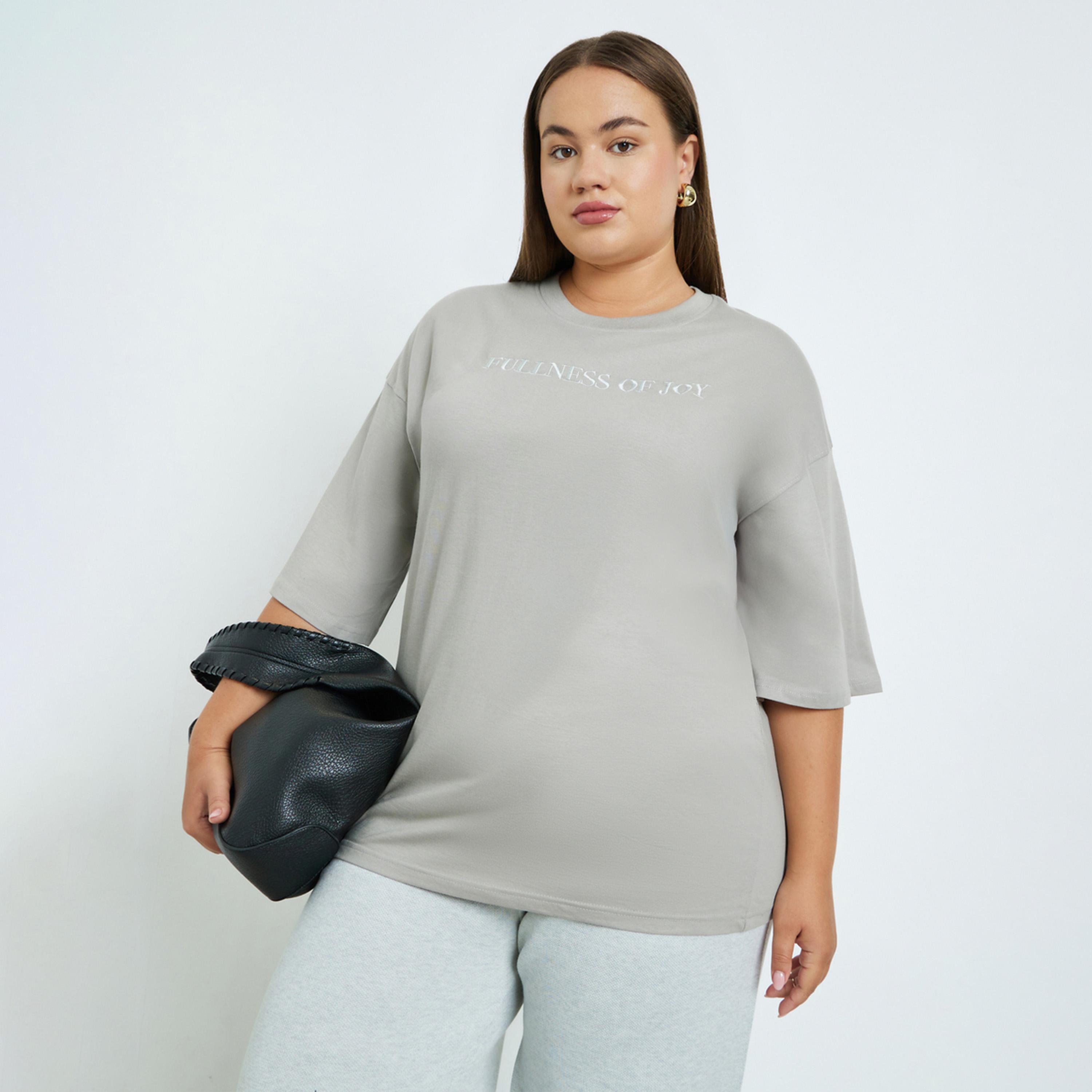 ستايلي - تي شيرت رمادي مطرز مقاس كبير-women-clothing-tshirts-image-1