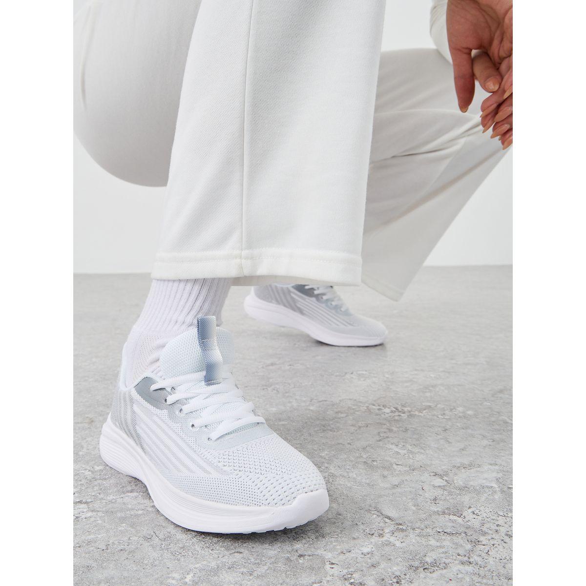 حذاء سنيكرز بتفاصيل شبكية ورباط غلق-women-shoes-sneakers-image-1