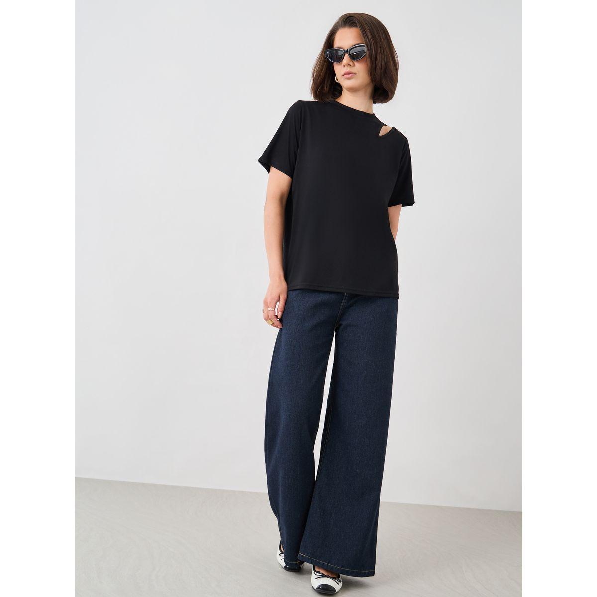 تيشيرت سادة بياقة دائرية وتفاصيل شق-women-clothing-tshirts-image-2