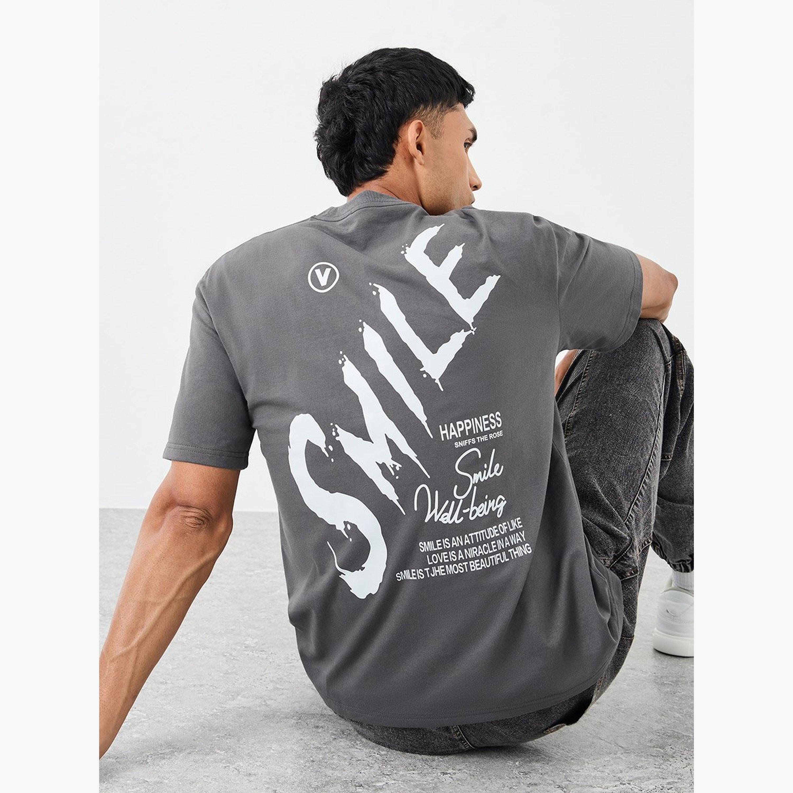 ستايلي - تي شيرت مقاس كبير برقبة دائرية وطبعة شعار من الخلف-men-clothing-tshirtsandpolos-tshirts-image-3