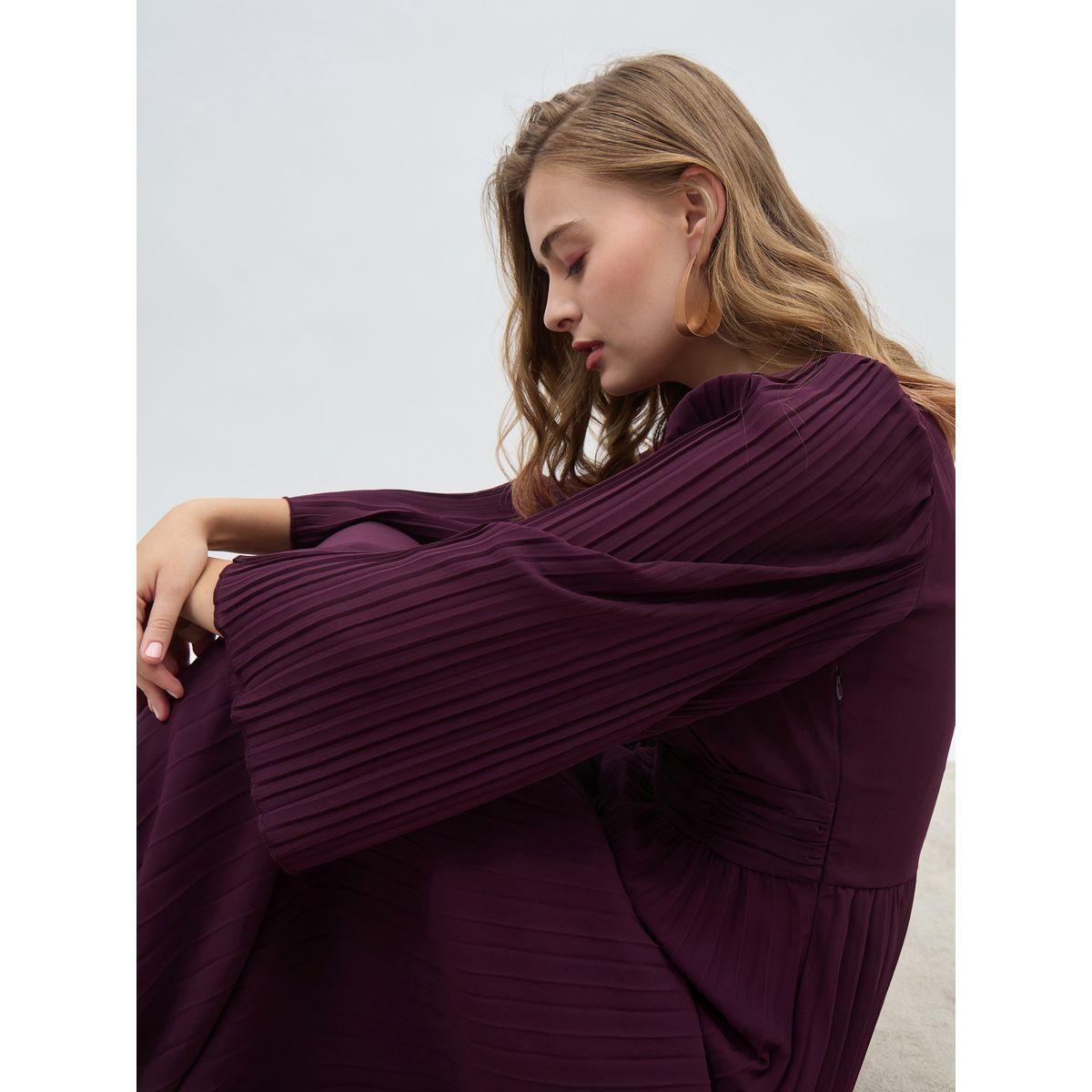 Styli Women Purple Solid V Neck Pleated A-line Maxi Dress-women-clothing-dresses-image-6