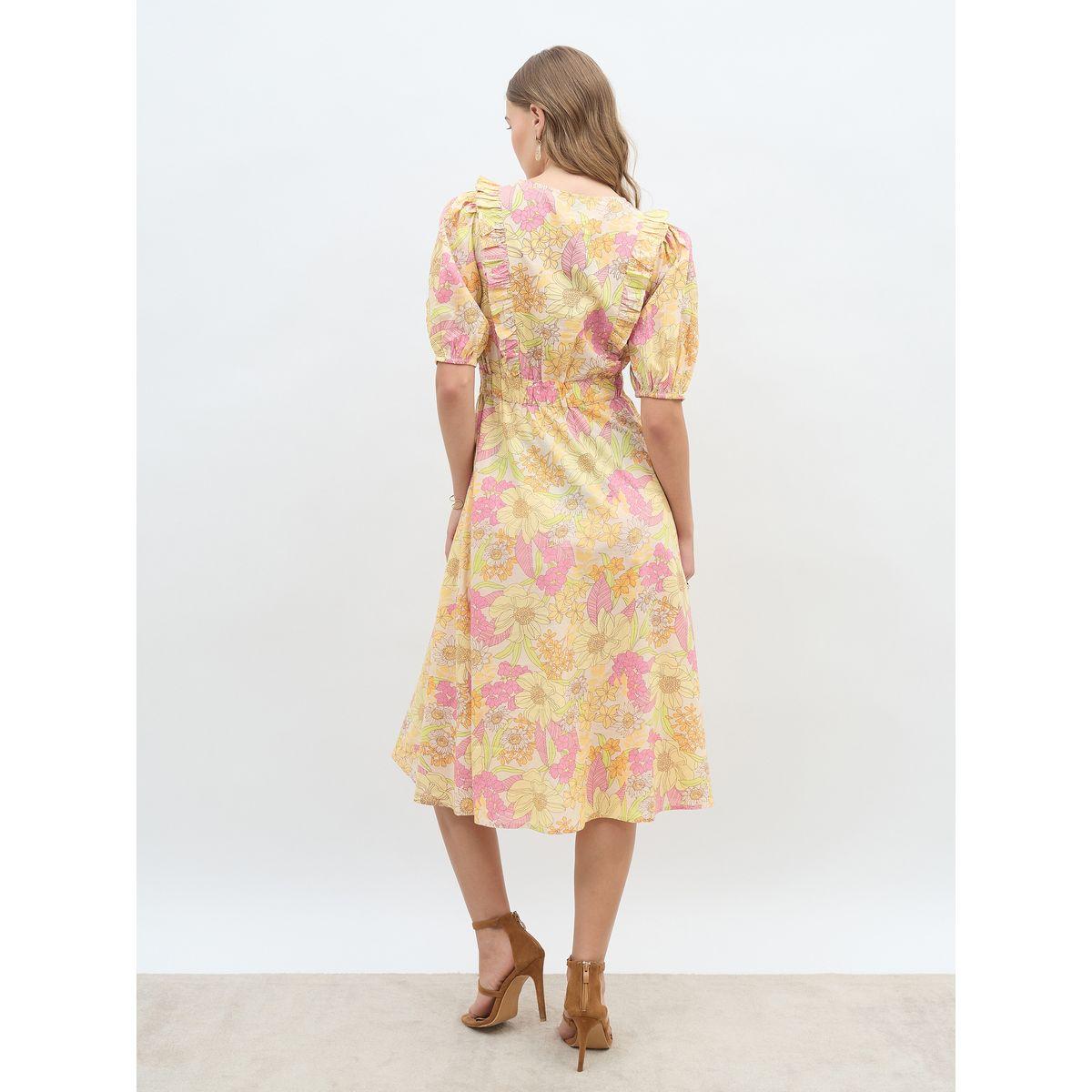 فستان ميدي مطبع بالكامل بزهور مع كشكش-women-clothing-dresses-image-5