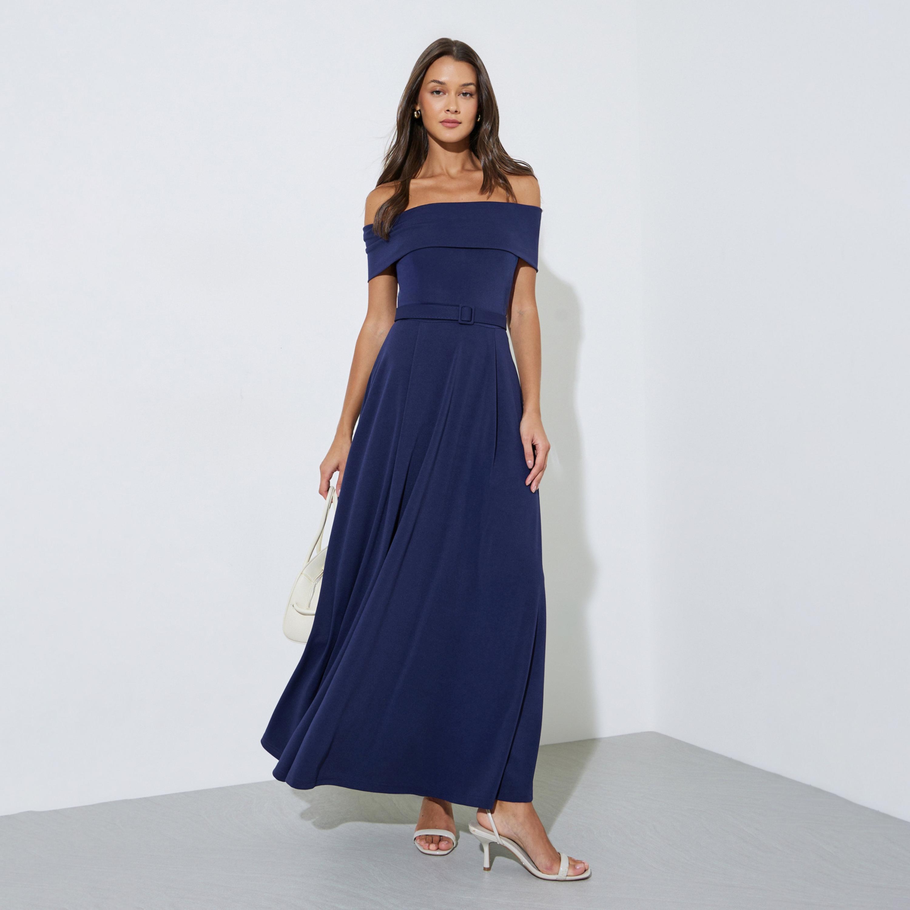 فستان طويل بحافة واسعة وحزام وحزام بأكتاف مكشوفة-women-clothing-dresses-image-1