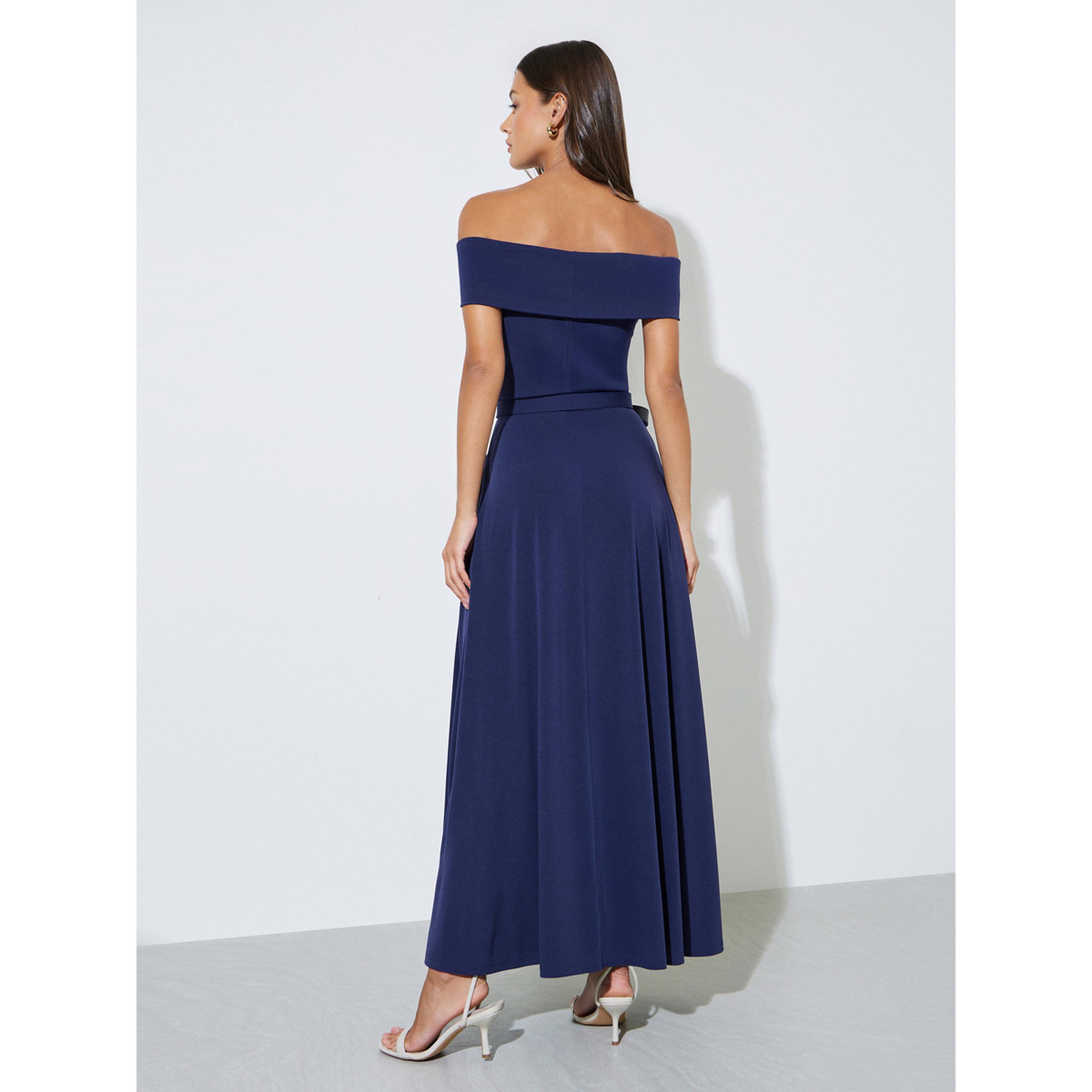 فستان طويل بحافة واسعة وحزام وحزام بأكتاف مكشوفة-women-clothing-dresses-image-4
