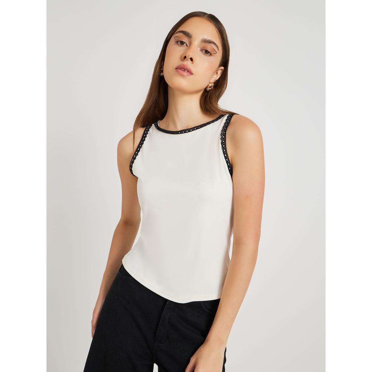 بلوزة سادة بلا أكمام وتفاصيل دانتيل-women-clothing-shirtsandblouses-blouses-image-1