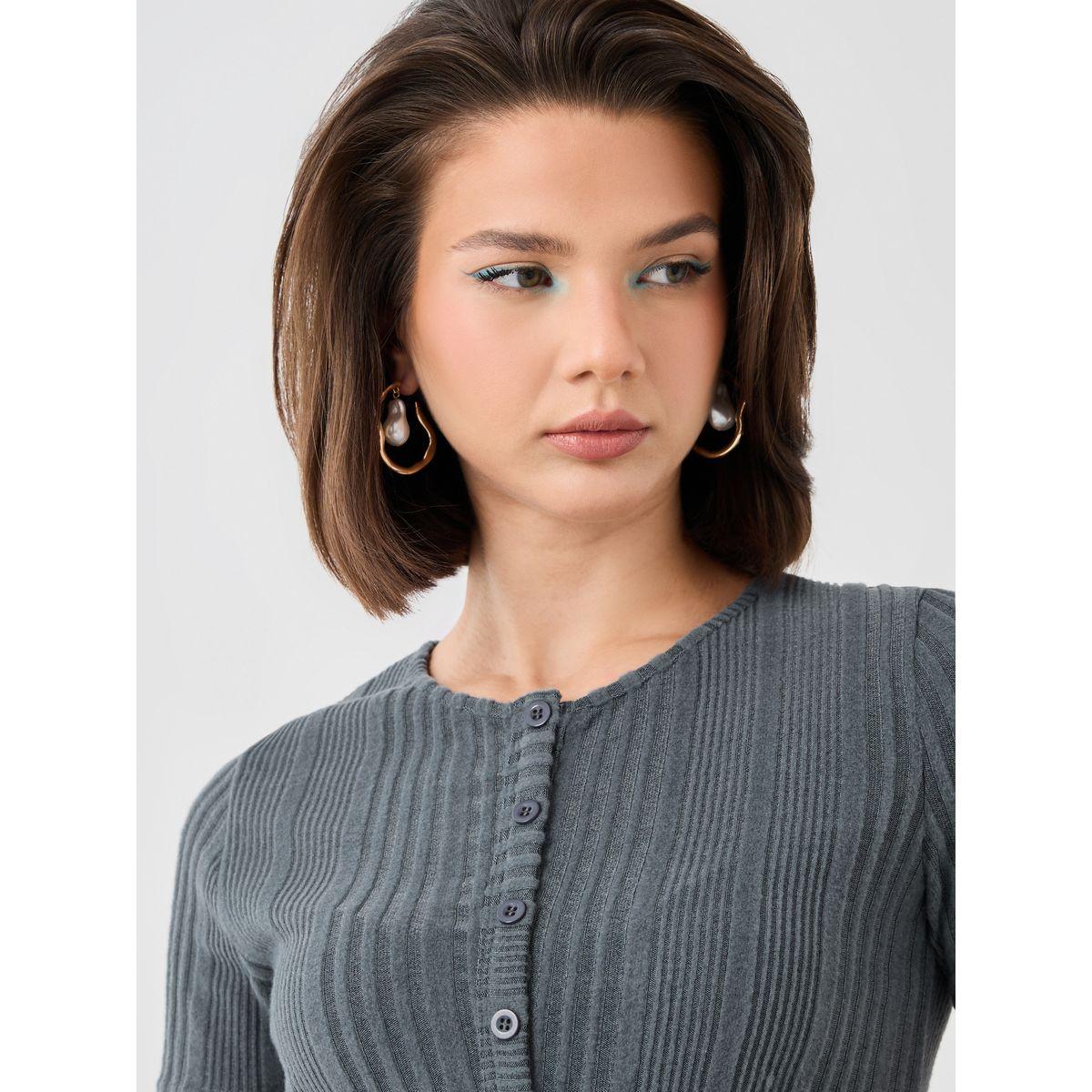 بلوزة محبوكة بتفاصيل بارزة الملمس وأزرار-women-clothing-shirtsandblouses-blouses-image-4
