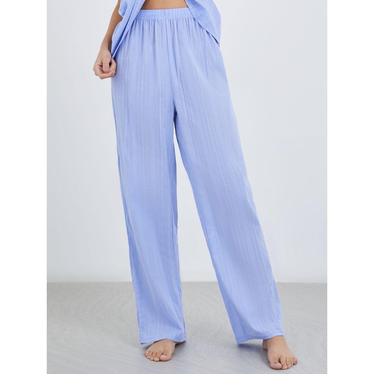 طقم من بنطال بيجاما وبلوزة مخططة بتفاصيل بارزة الملمس-women-clothing-nightwear-pyjamas-longsets-image-4
