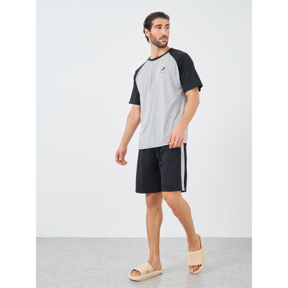 مجموعة من شورت وتيشيرت بأكمام ريجلان-men-clothing-nightwear-sets-image-1