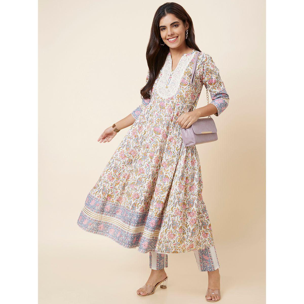 طقم من كورتا بتفاصيل مُطرزة مع بنطال-women-clothing-ethnicwear-kurtasets-image-1