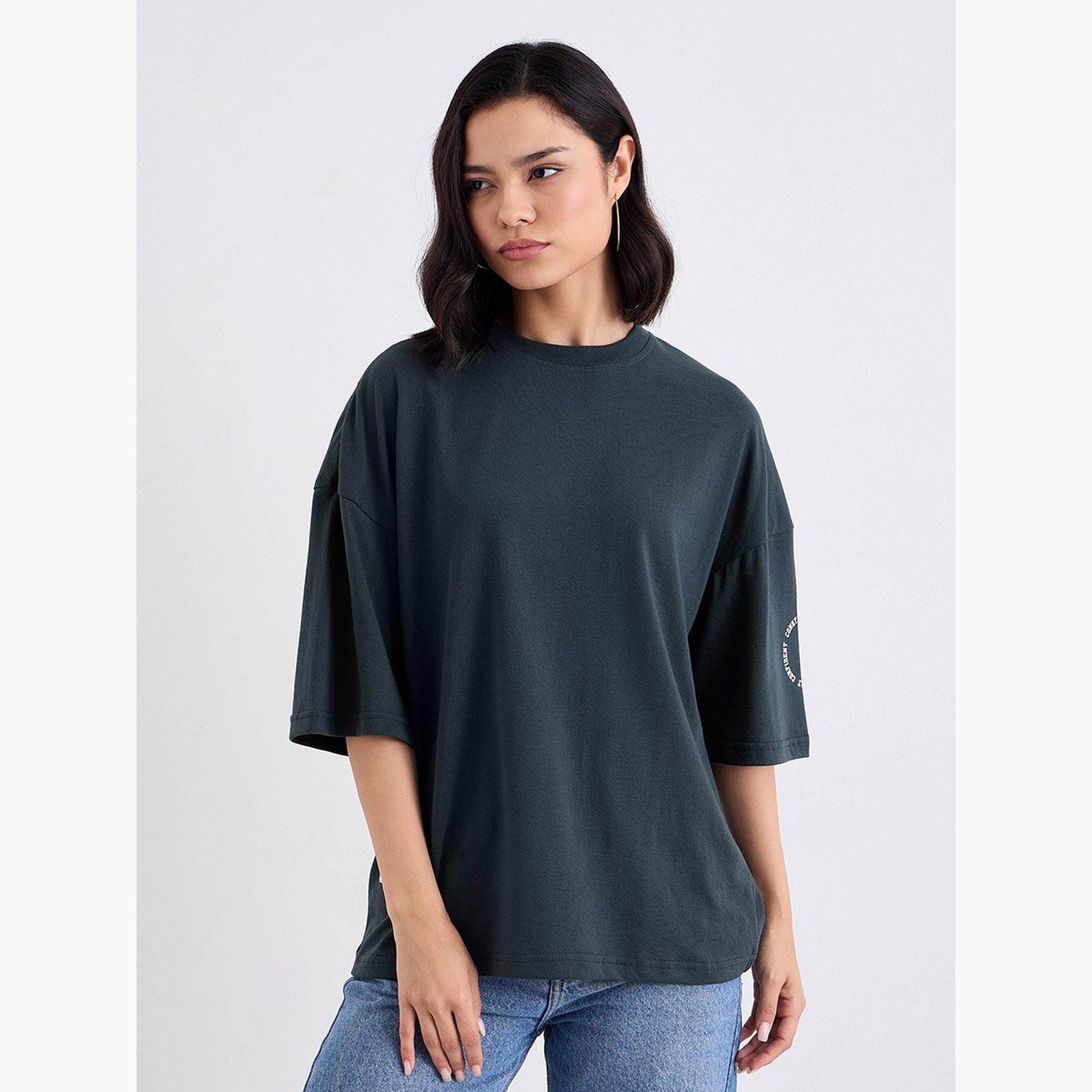 ستايلي - تي شيرت مقاس كبير بطبعة شعار فحمي-women-clothing-tshirts-image-1