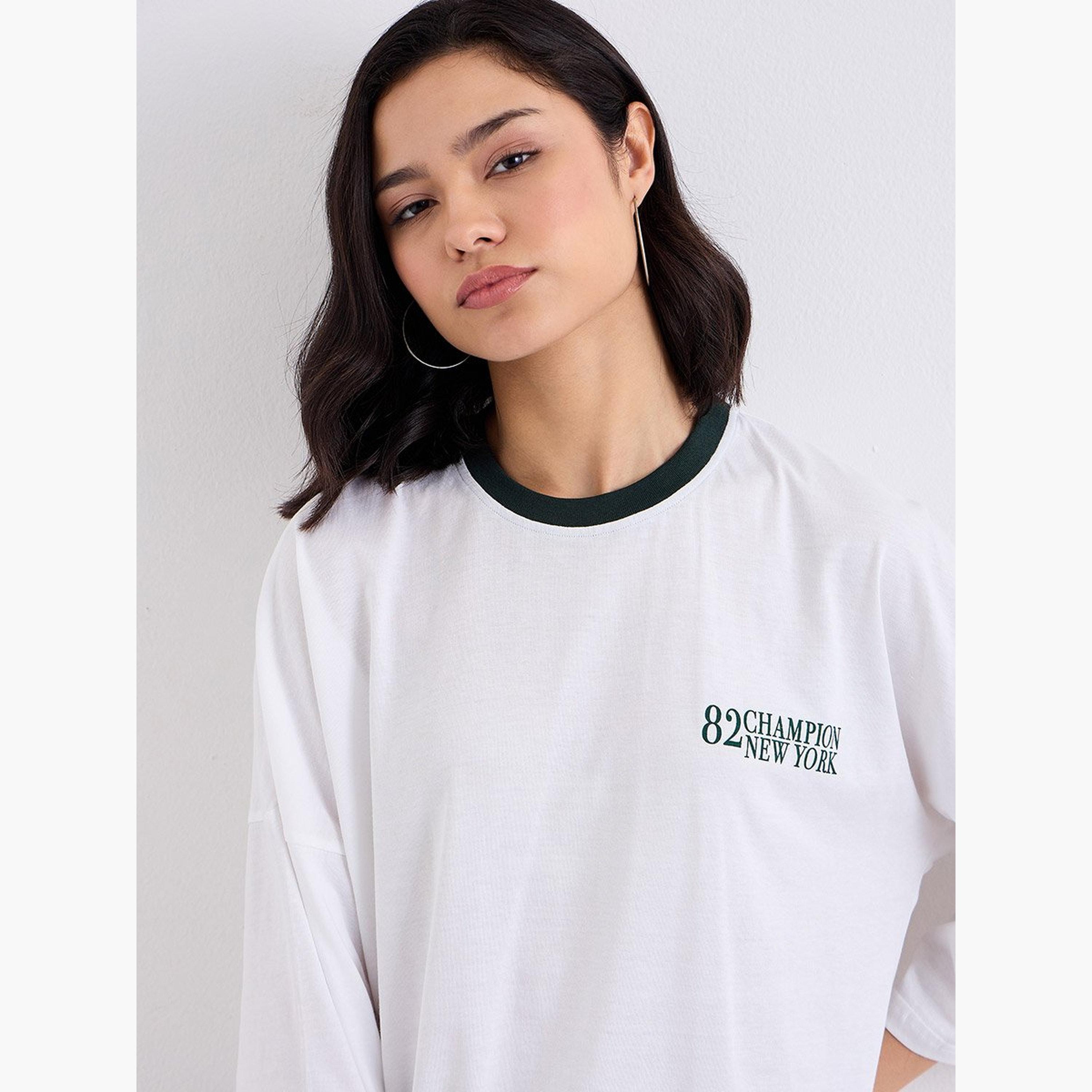 ستايلي - تي شيرت أبيض مقاس كبير مع حواف متباينة-women-clothing-tshirts-image-3