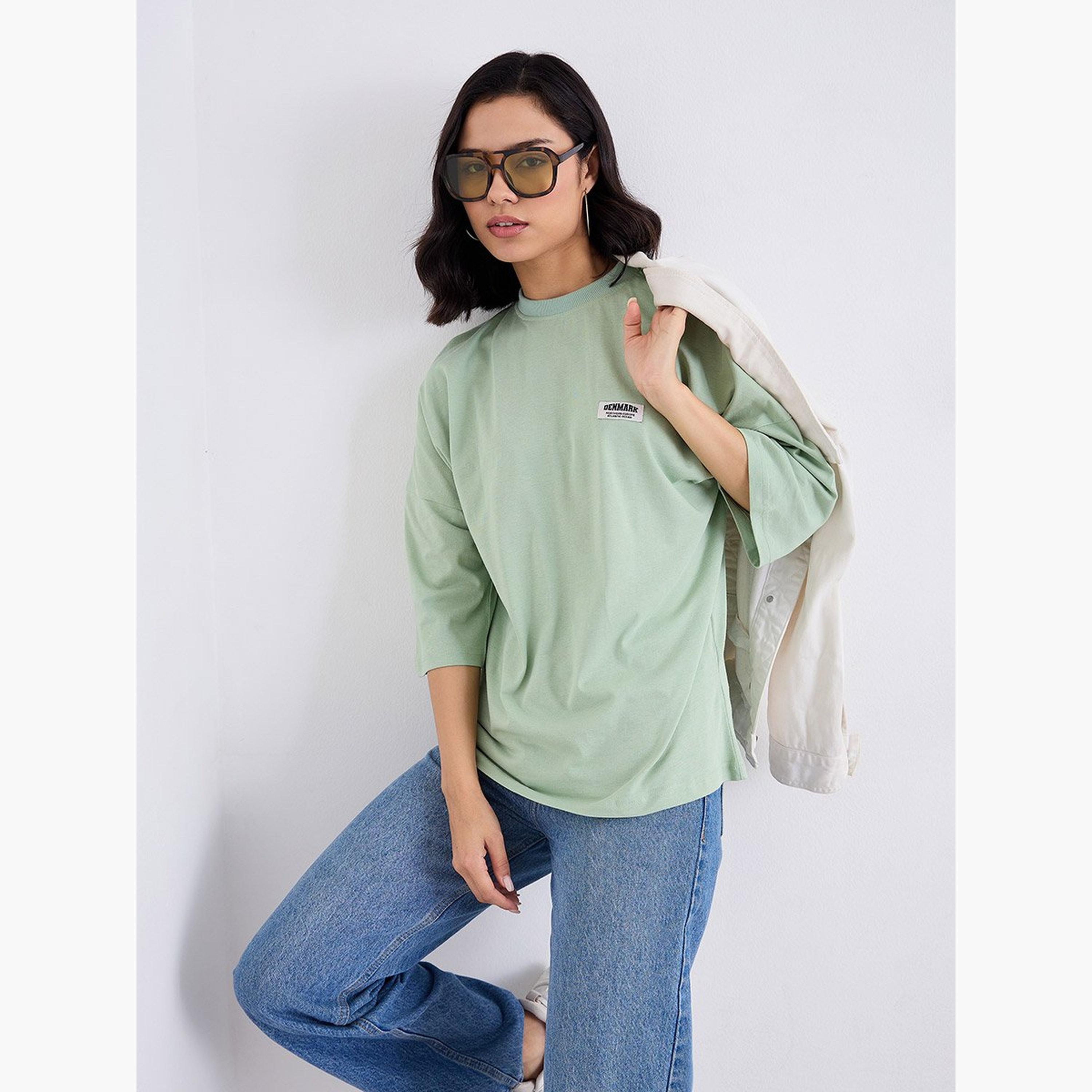 ستايلي - تي شيرت أخضر مقاس كبير مع تفاصيل شارة-women-clothing-tshirts-image-5