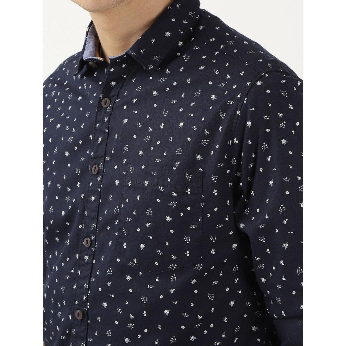 قميص بطبعة ديتسي وياقة سليم-men-clothing-shirts-image-2
