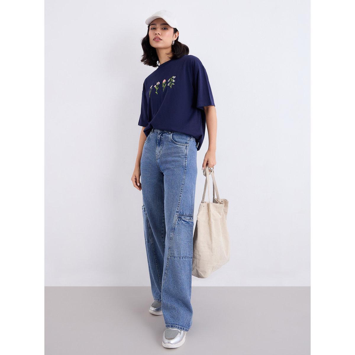 تيشيرت واسع بتفاصيل مُطرّزة-women-clothing-tshirts-image-2