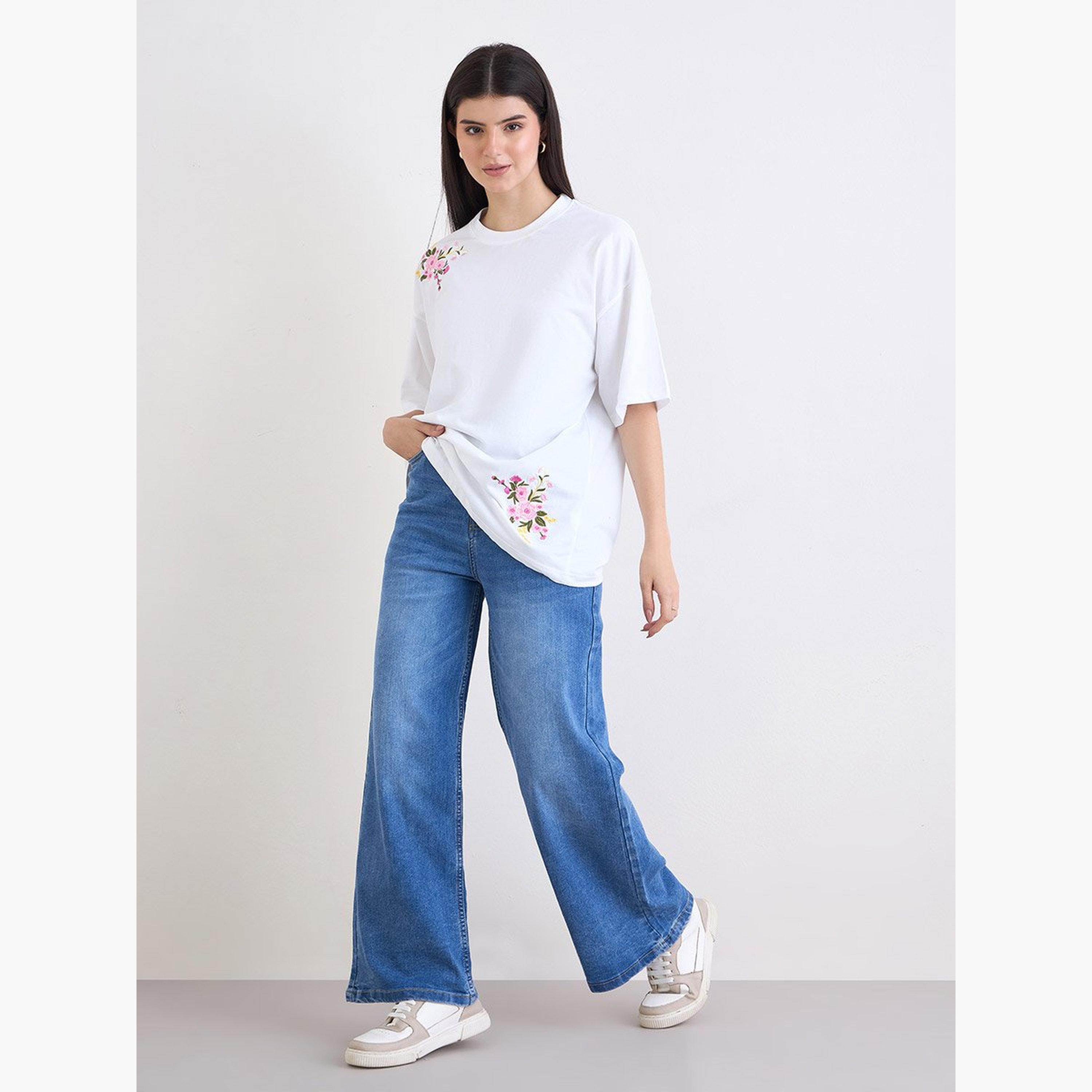 ستايلي - تي شيرت أبيض مطرز مقاس كبير-women-clothing-tshirts-image-2