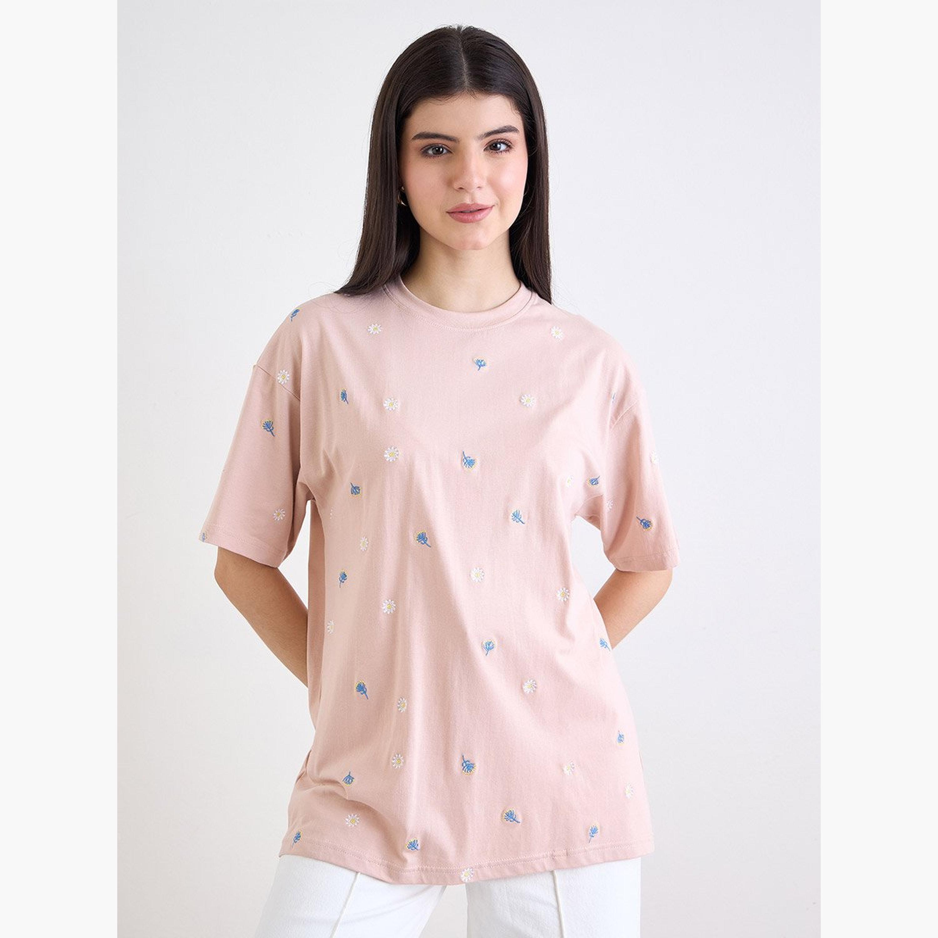ستايلي - تي شيرت وردي فاتح مطرز مقاس كبير-women-clothing-tshirts-image-1