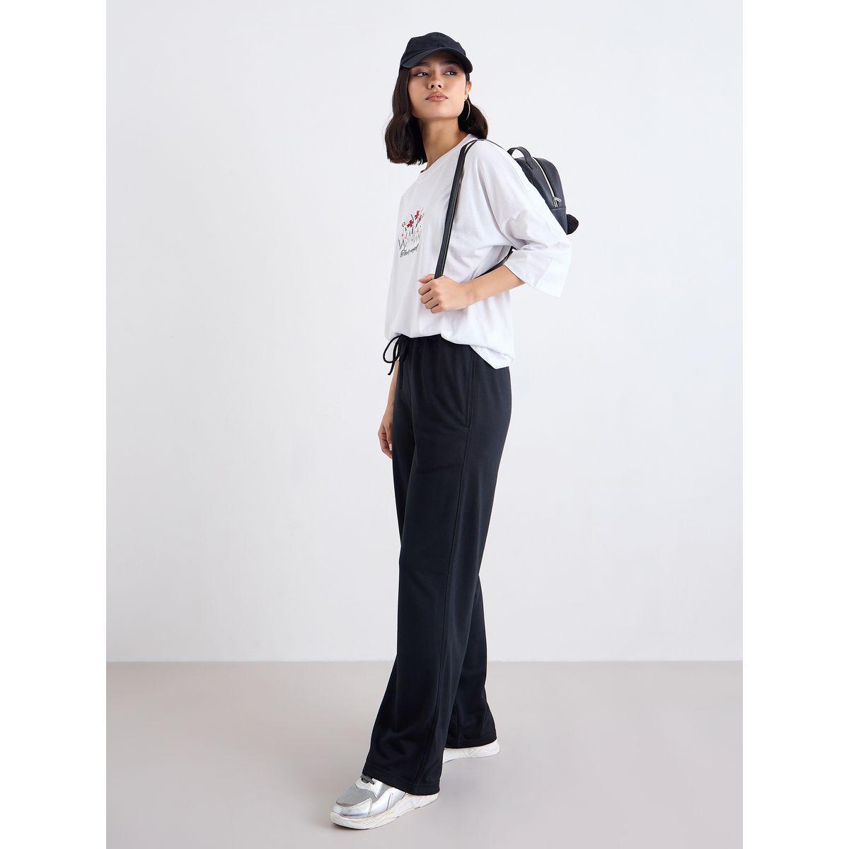 تيشيرت فضفاض بتفاصيل مُطرزة-women-clothing-tshirts-image-1