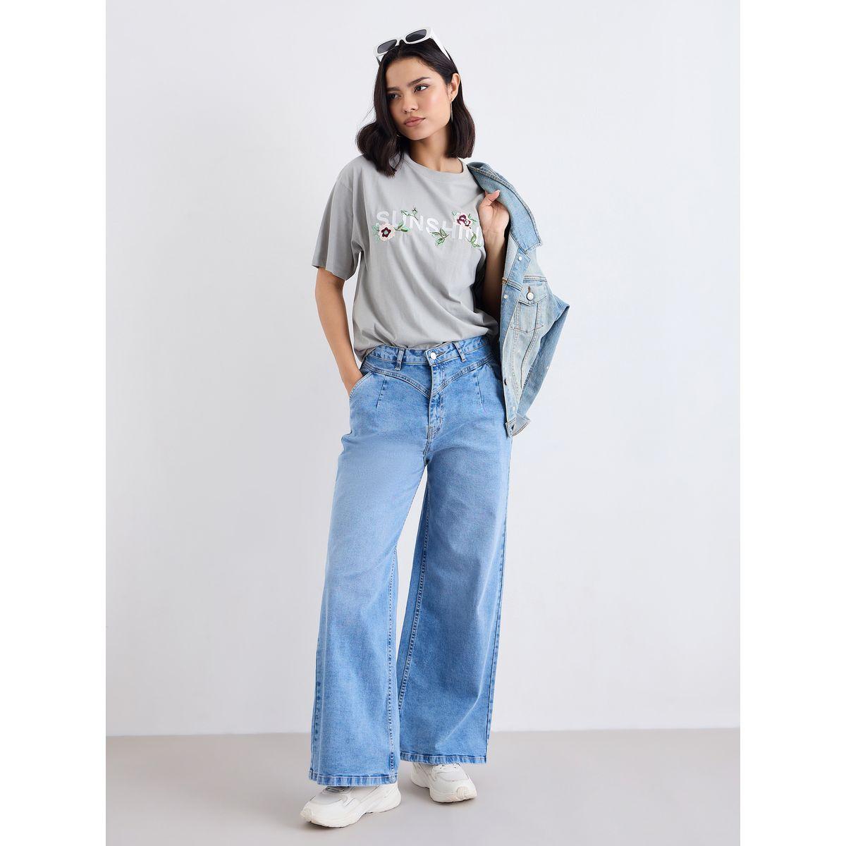 تيشيرت فضفاض بتفاصيل مُطرزة-women-clothing-tshirts-image-1