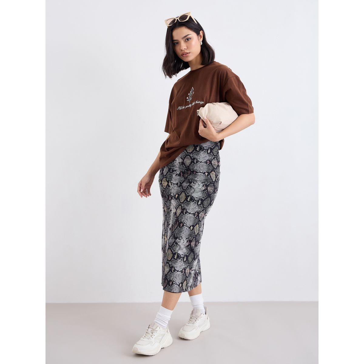 تيشيرت فضفاض بتفاصيل مُطرزة-women-clothing-tshirts-image-1