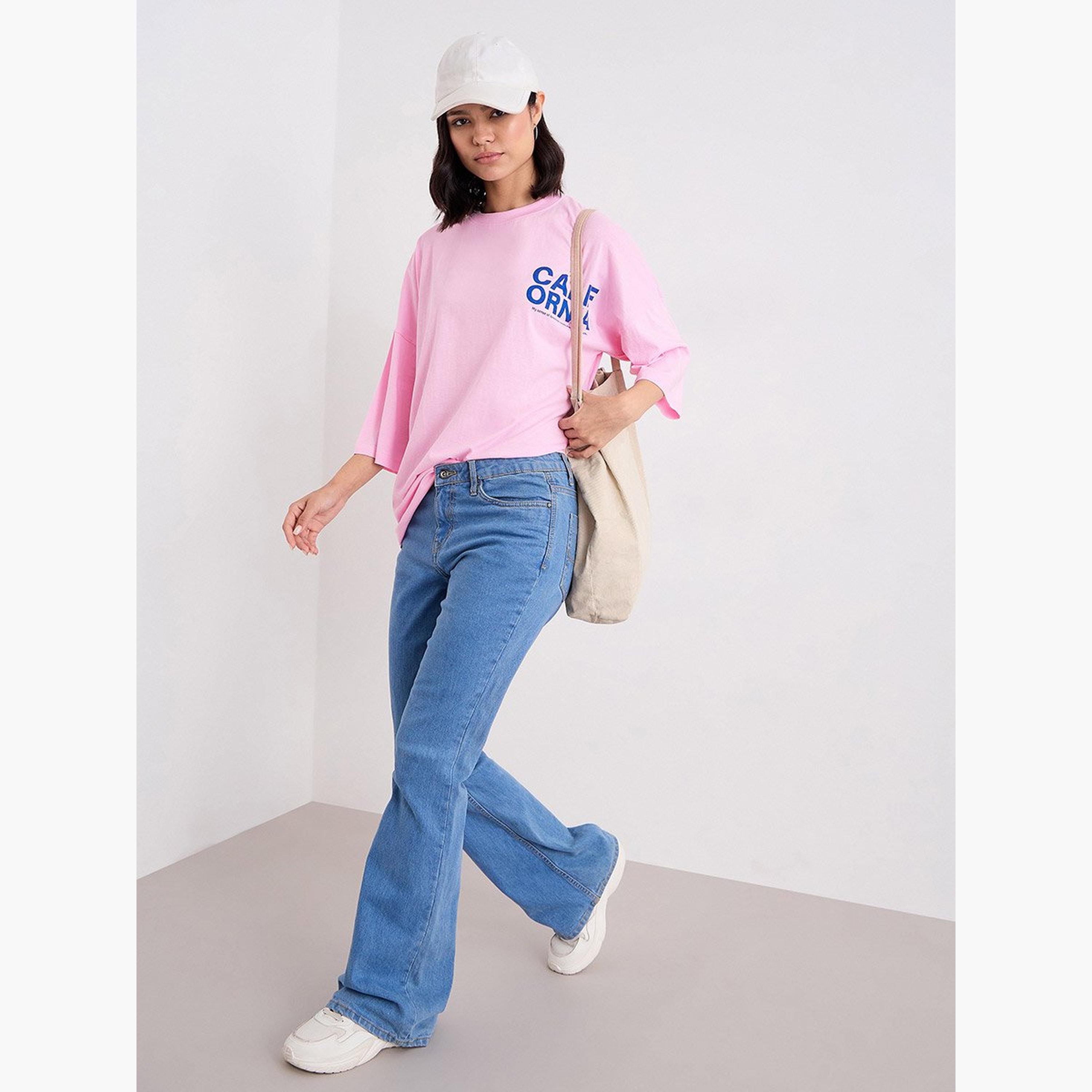 ستايلي - تي شيرت مقاس كبير برقبة دائرية وطبعة شعار-women-clothing-tshirts-image-2