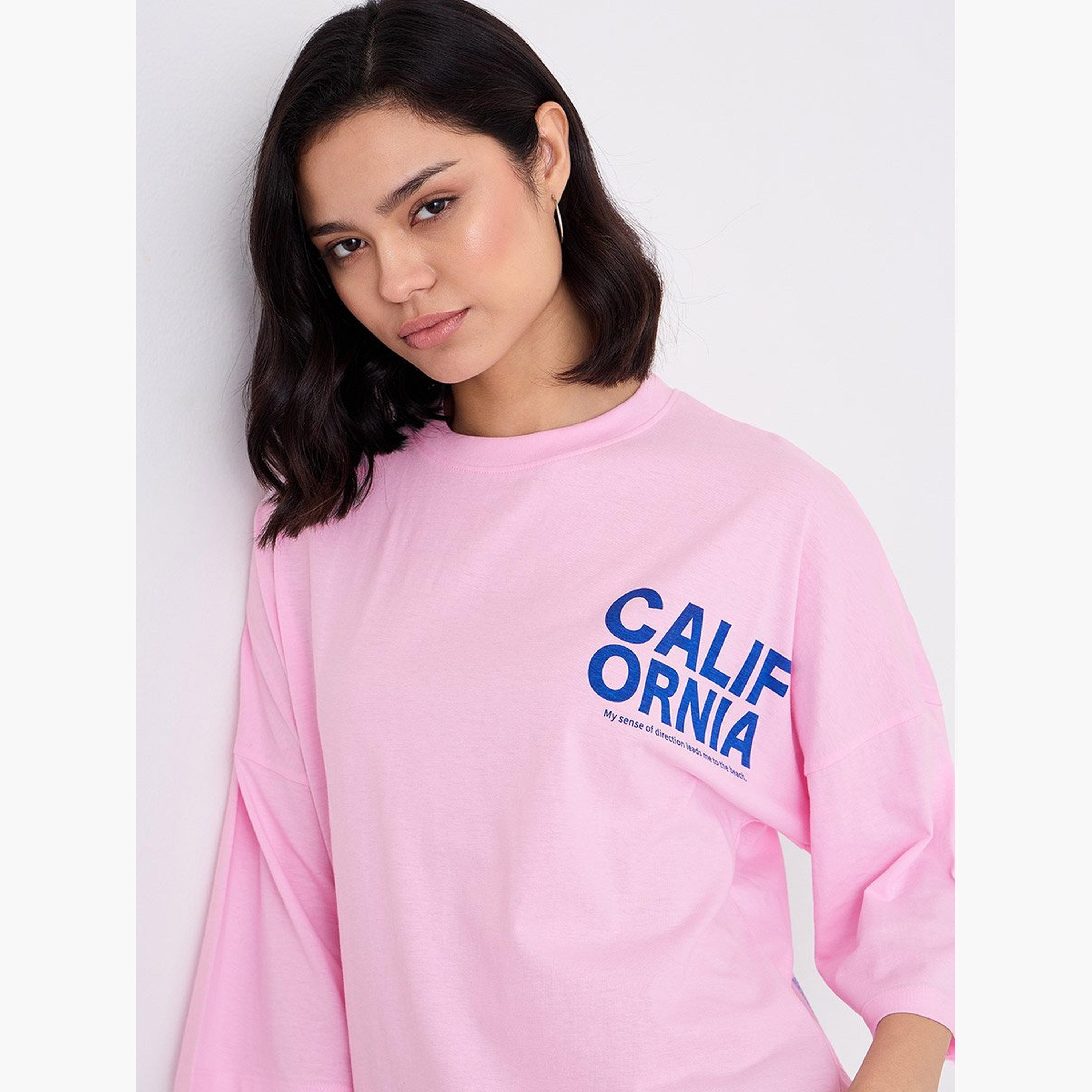 ستايلي - تي شيرت مقاس كبير برقبة دائرية وطبعة شعار-women-clothing-tshirts-image-3