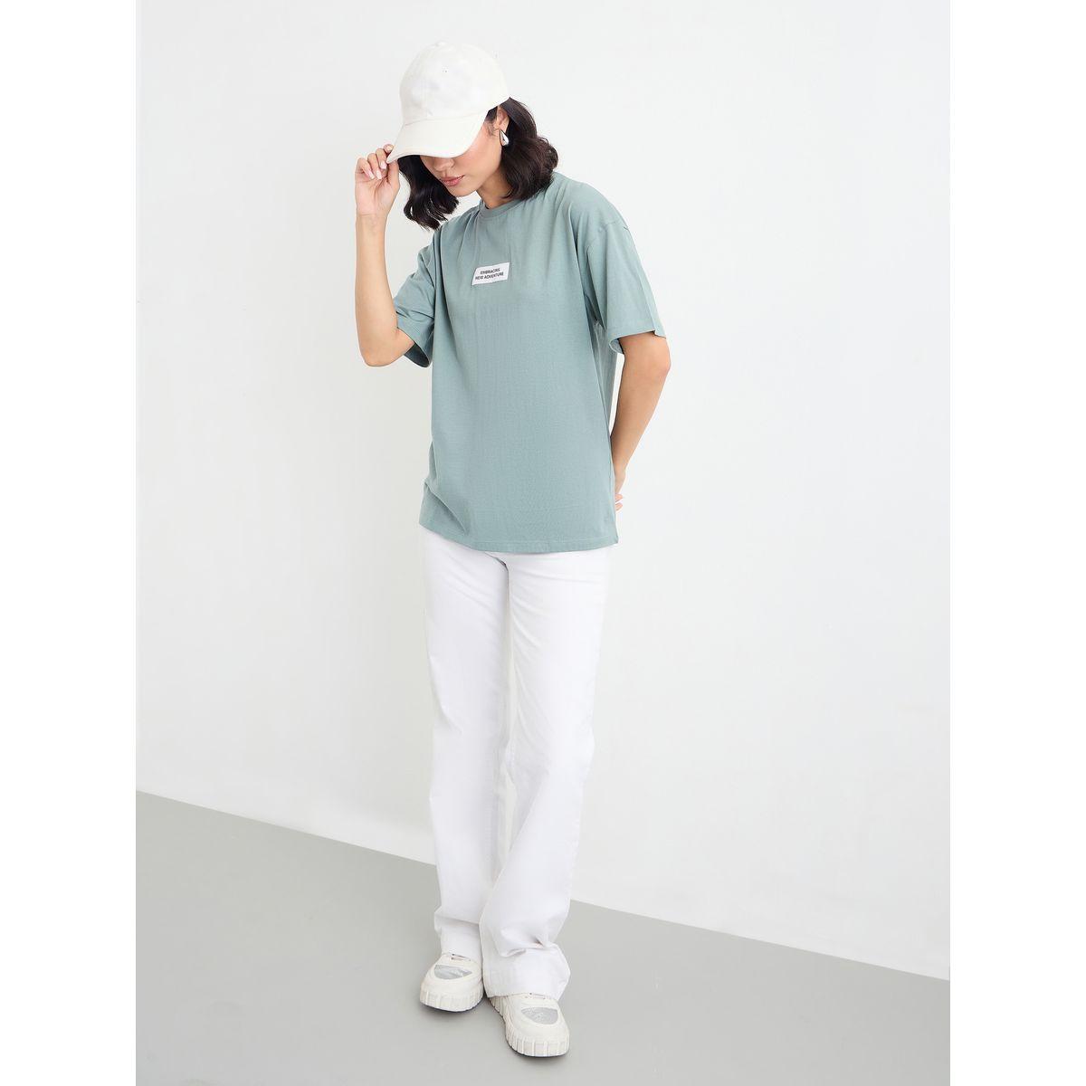تيشيرت فضفاض بتفاصيل شارة-women-clothing-tshirts-image-1