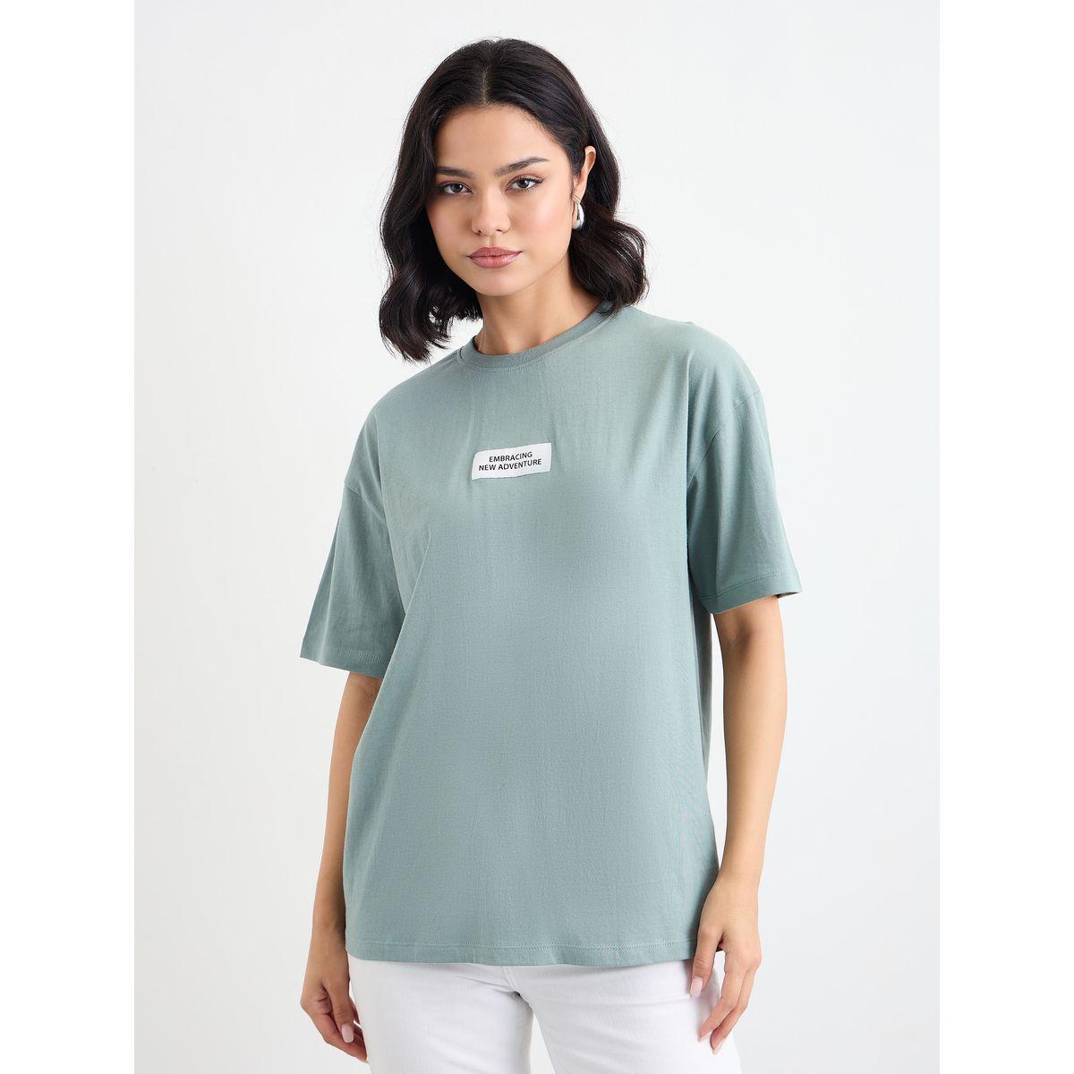 تيشيرت فضفاض بتفاصيل شارة-women-clothing-tshirts-image-2