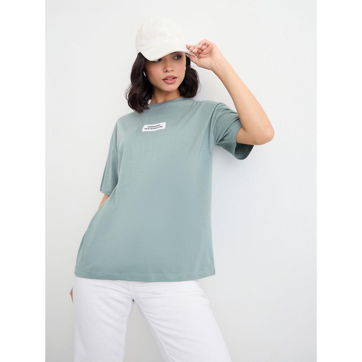 تيشيرت فضفاض بتفاصيل شارة-women-clothing-tshirts-image-5