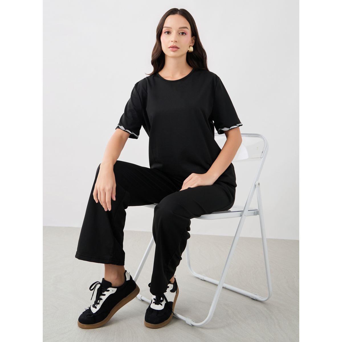 طقم منسق من بنطال بقصة مريحة مع بلوزة بتفاصيل دانتيل-women-clothing-coordsets-image-1