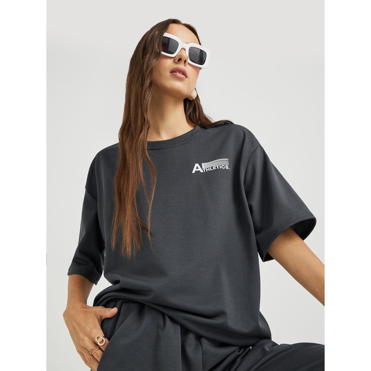 طقم منسق من جوغر وتيشيرت بطبعة كتابة وأكمام قصيرة-women-clothing-coordsets-image-1