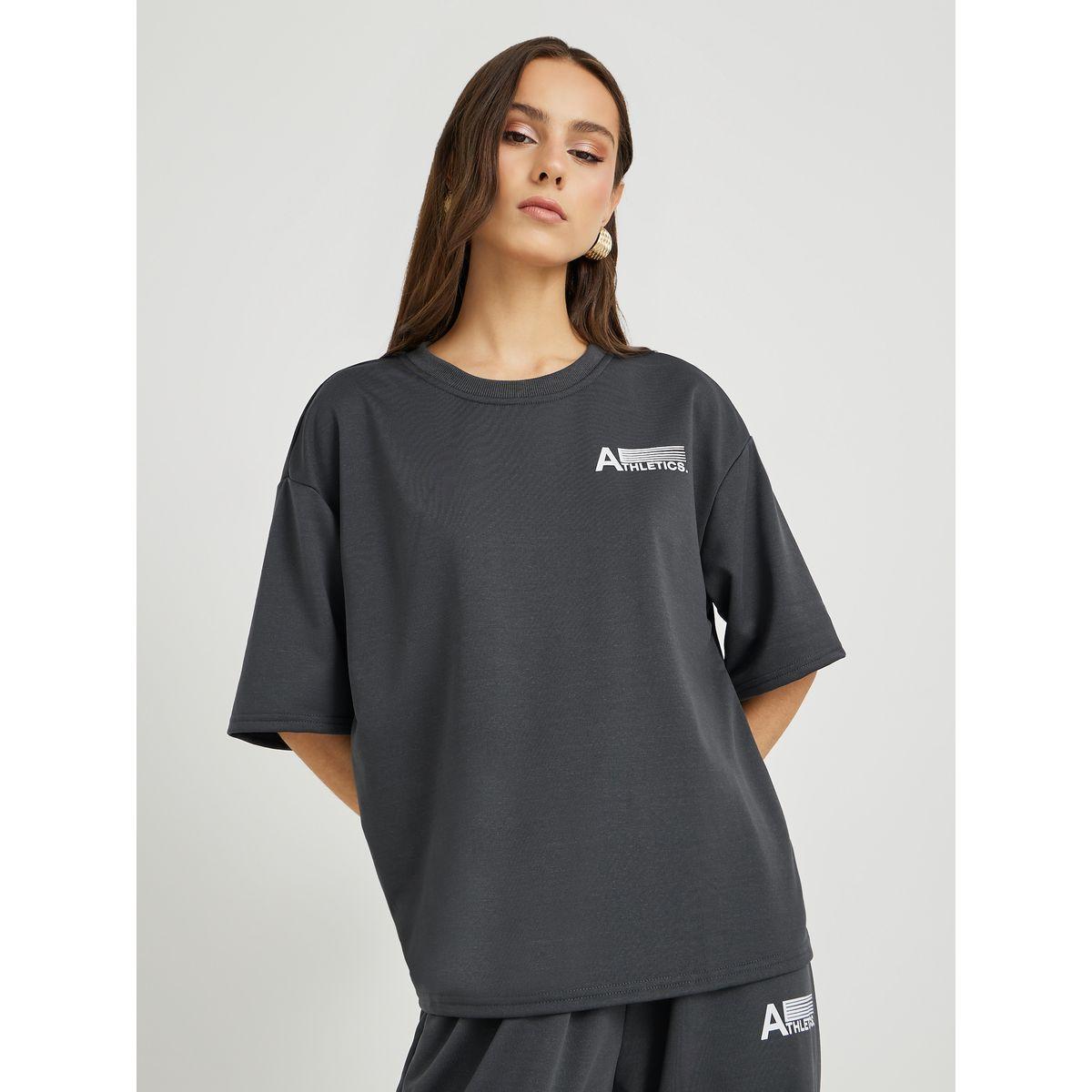 طقم منسق من جوغر وتيشيرت بطبعة كتابة وأكمام قصيرة-women-clothing-coordsets-image-3