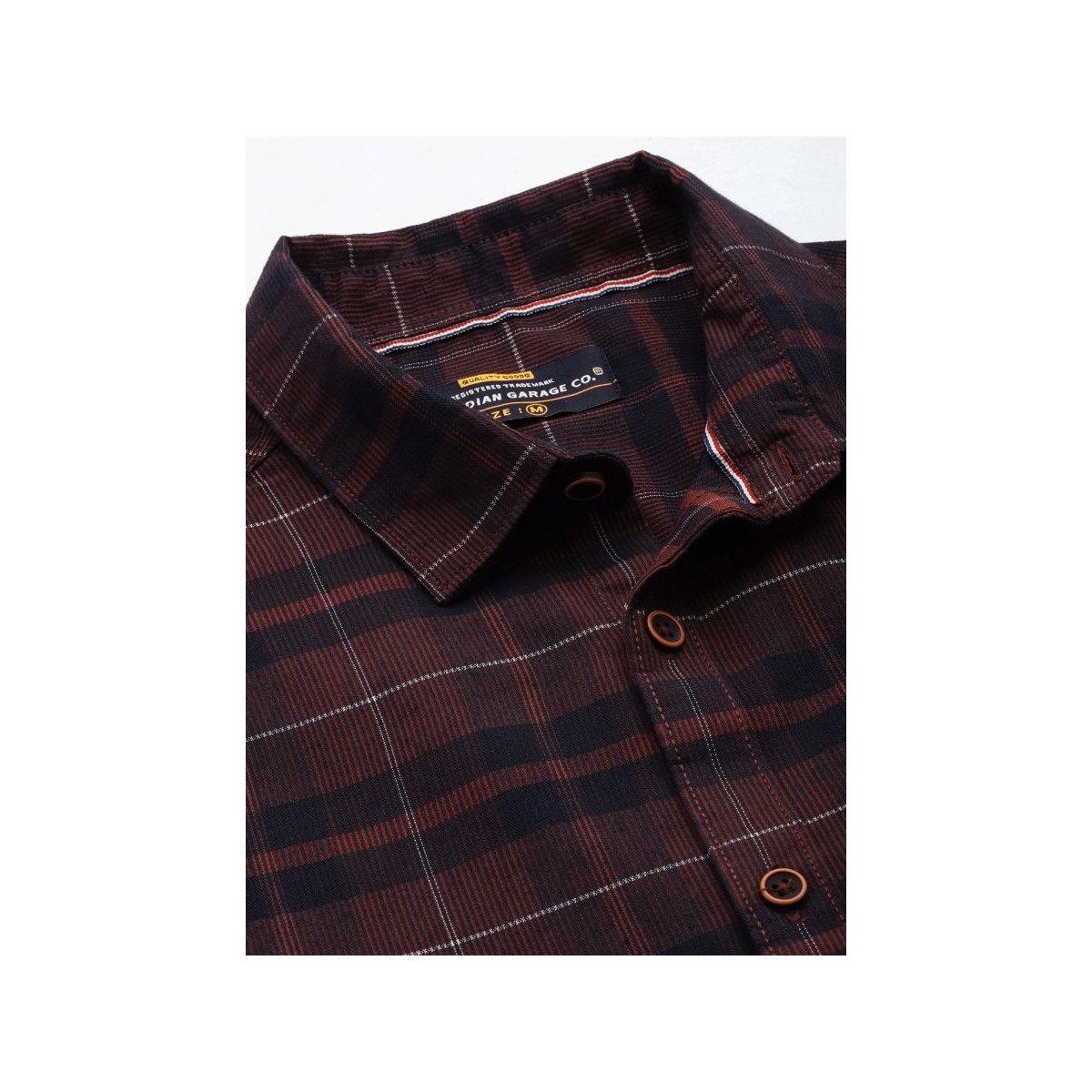 قميص بطبعة مربعات وياقة ريسورت-men-clothing-shirts-image-2