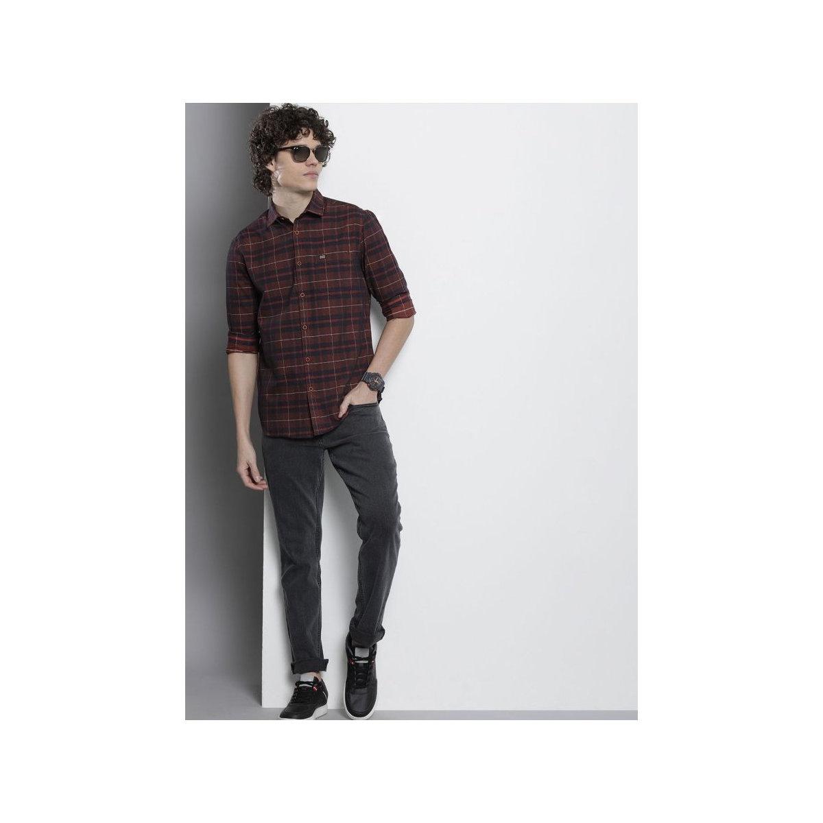 قميص بطبعة مربعات وياقة ريسورت-men-clothing-shirts-image-5
