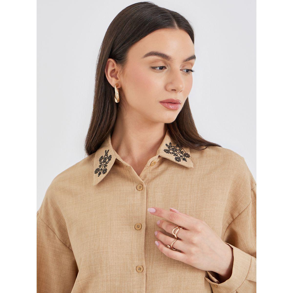 طقم منسق من بنطال وبلوزة بتفاصيل مُطرزة-women-clothing-coordsets-image-4