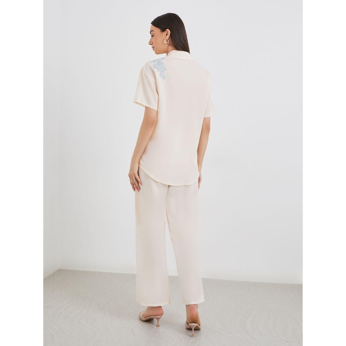 طقم منسق من بنطال وبلوزة بتفاصيل مُطرزة-women-clothing-coordsets-image-6