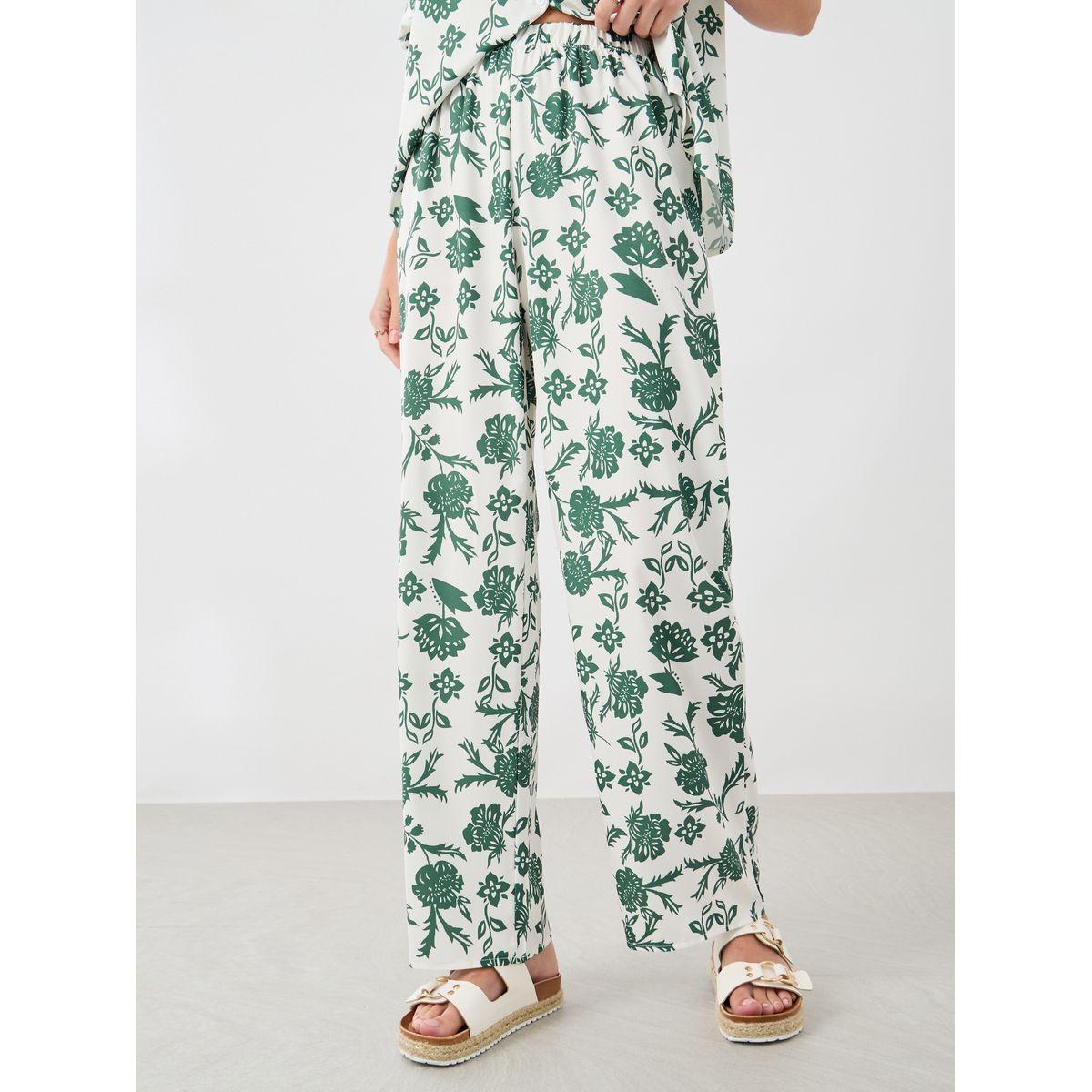 طقم منسق من بنطال وبلوزة بطبعة زهور-women-clothing-coordsets-image-4