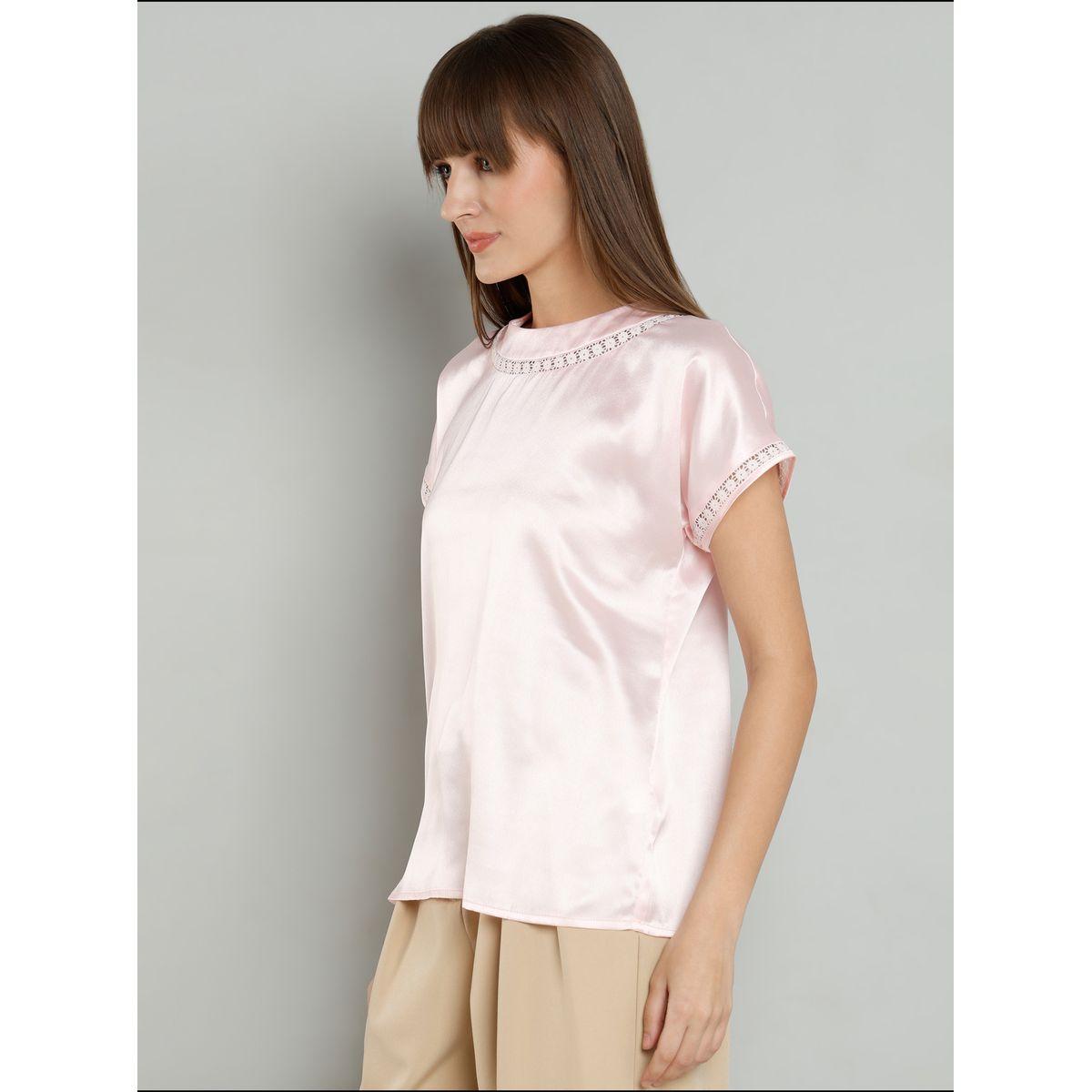 بلوزة ساتان بأكمام قصيرة مع تفاصيل دانتيل-women-clothing-shirtsandblouses-blouses-image-4