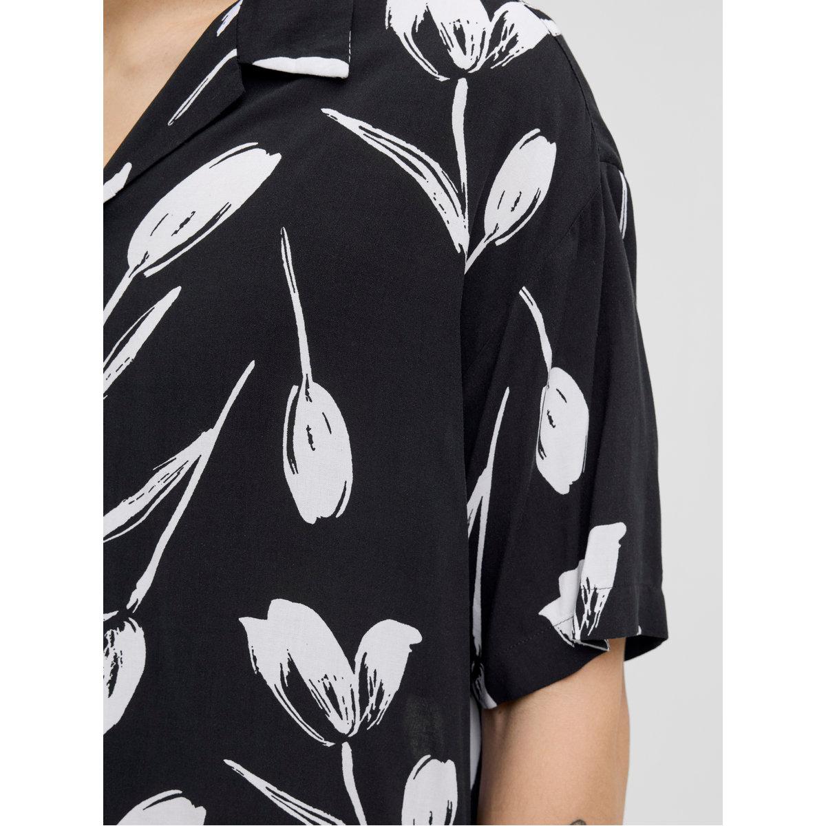 قميص بطبعة جرافيك وياقة ريزورت-men-clothing-shirts-image-5