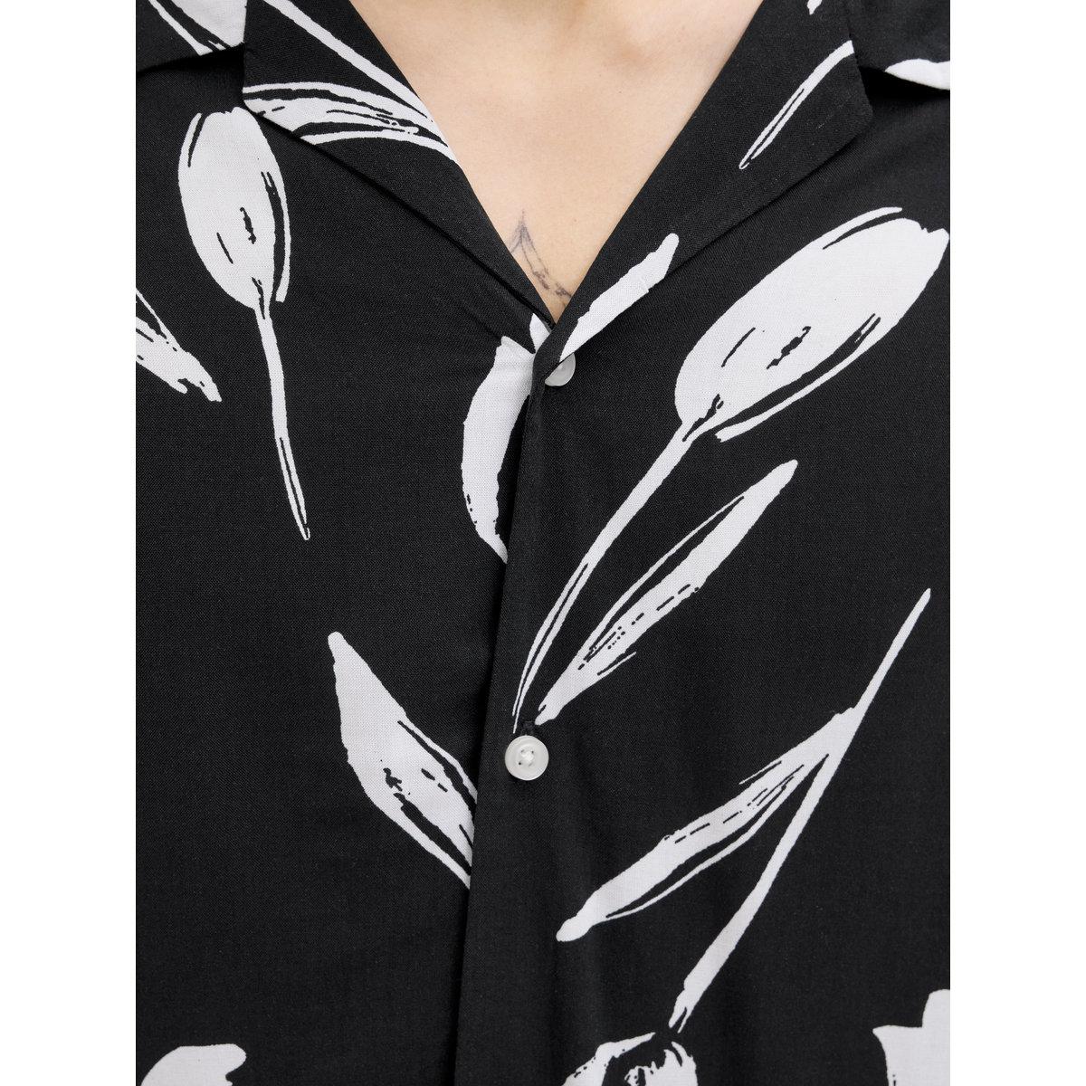 قميص بطبعة جرافيك وياقة ريزورت-men-clothing-shirts-image-6