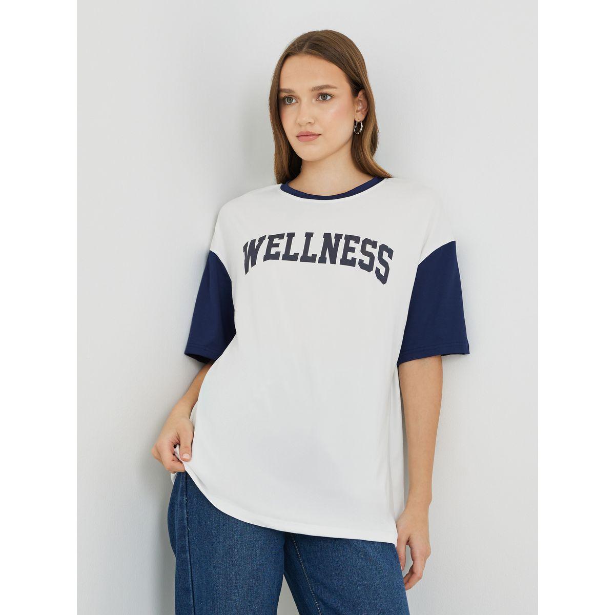 تيشيرت بطبعة كتابة وياقة دائرية-women-clothing-tshirts-image-1