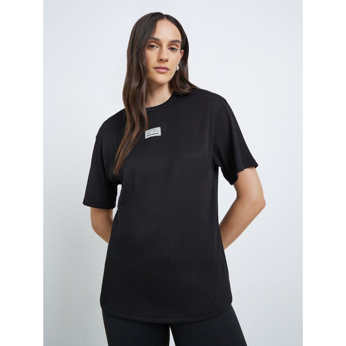 تيشيرت فضفاضة بتفاصيل مُضلعة-women-clothing-tshirts-image-5
