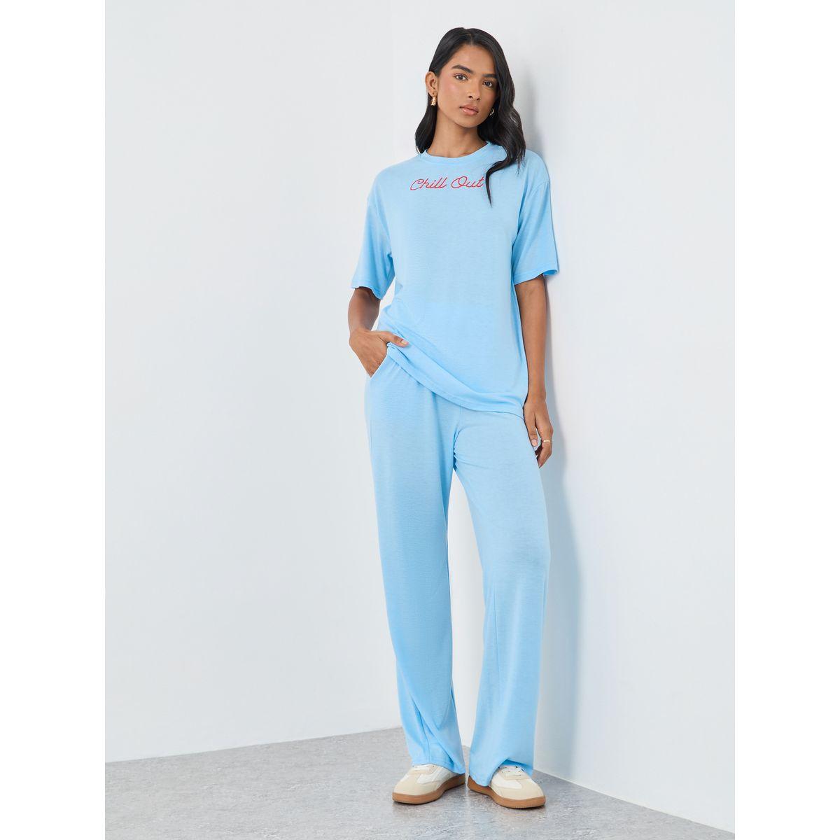 طقم منسق من بنطال وبلوزة بتفاصيل مُطرزة-women-clothing-coordsets-image-1
