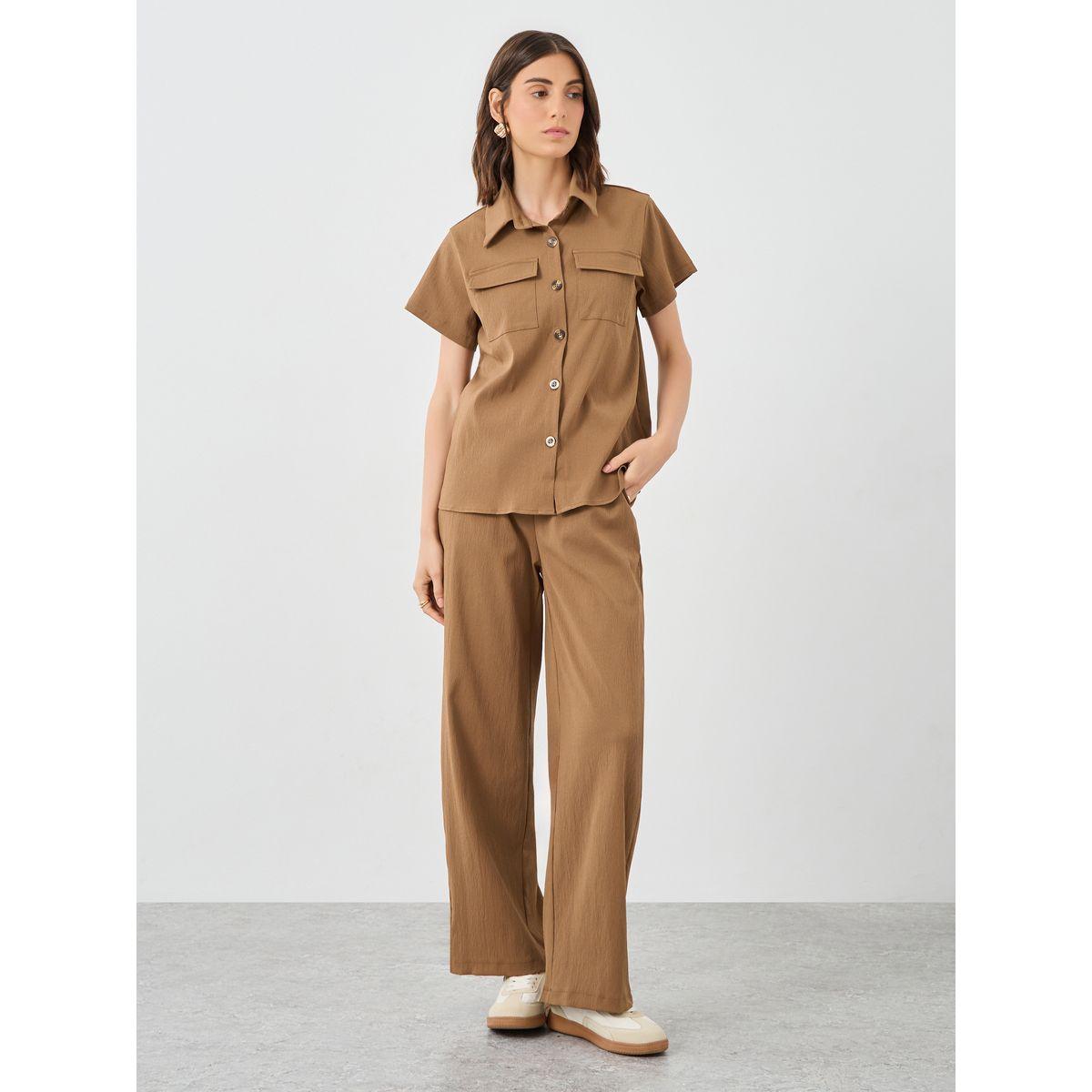 طقم منسق من بنطال بأرجل واسعة وقميص سادة-women-clothing-coordsets-image-2