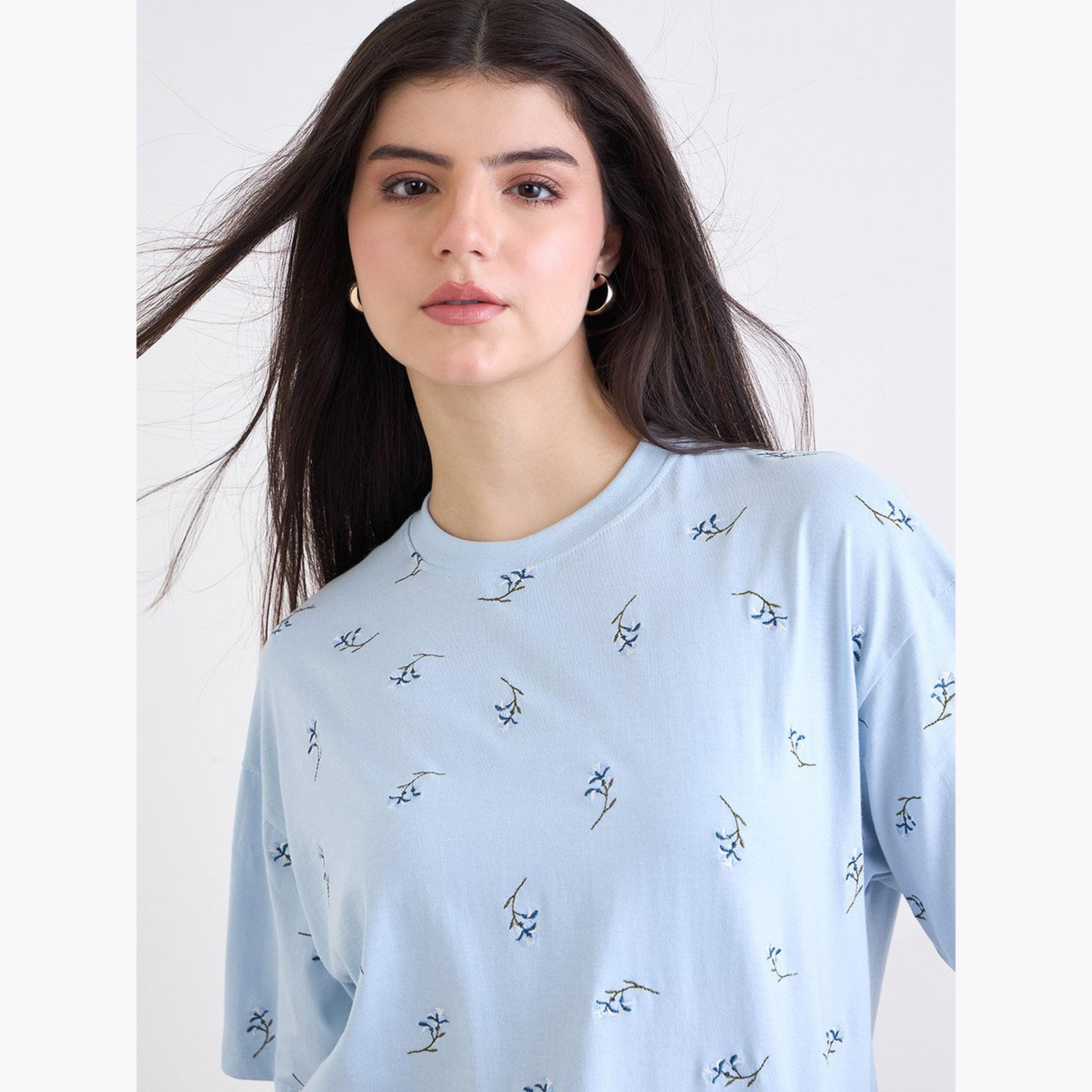 ستايلي - تي شيرت أزرق مطرز بالزهور مقاس كبير-women-clothing-tshirts-image-4