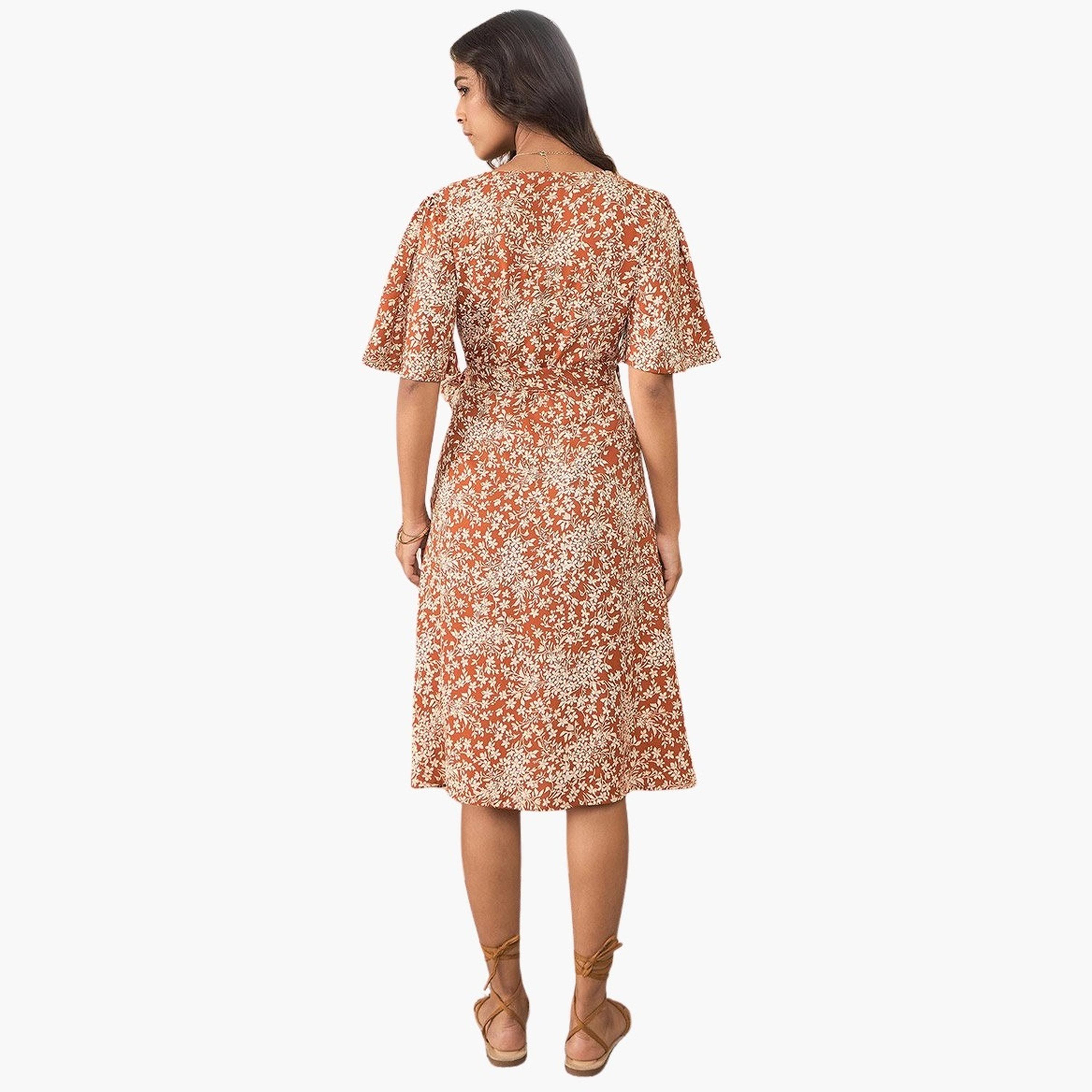 ستايل ستون × ستايلي - فستان بني بنقشة أزهار، ملفوف، طول للركبة-women-clothing-dresses-image-3