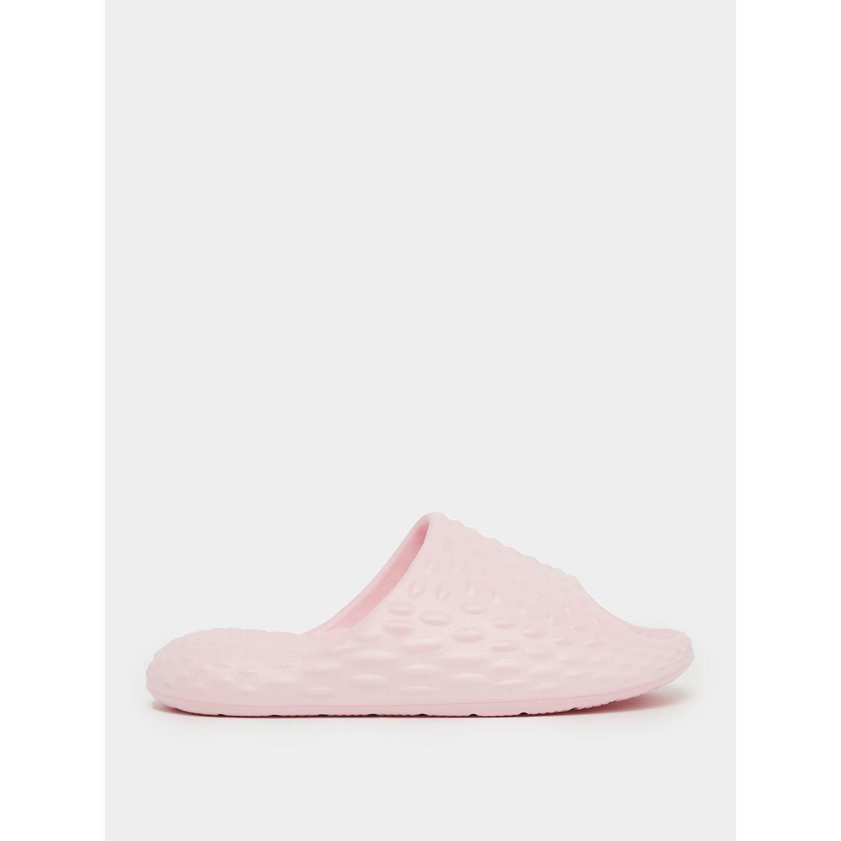 شبشب سهل الارتداء بتفاصيل بارزة الملمس-women-shoes-flipflopsandslides-image-1