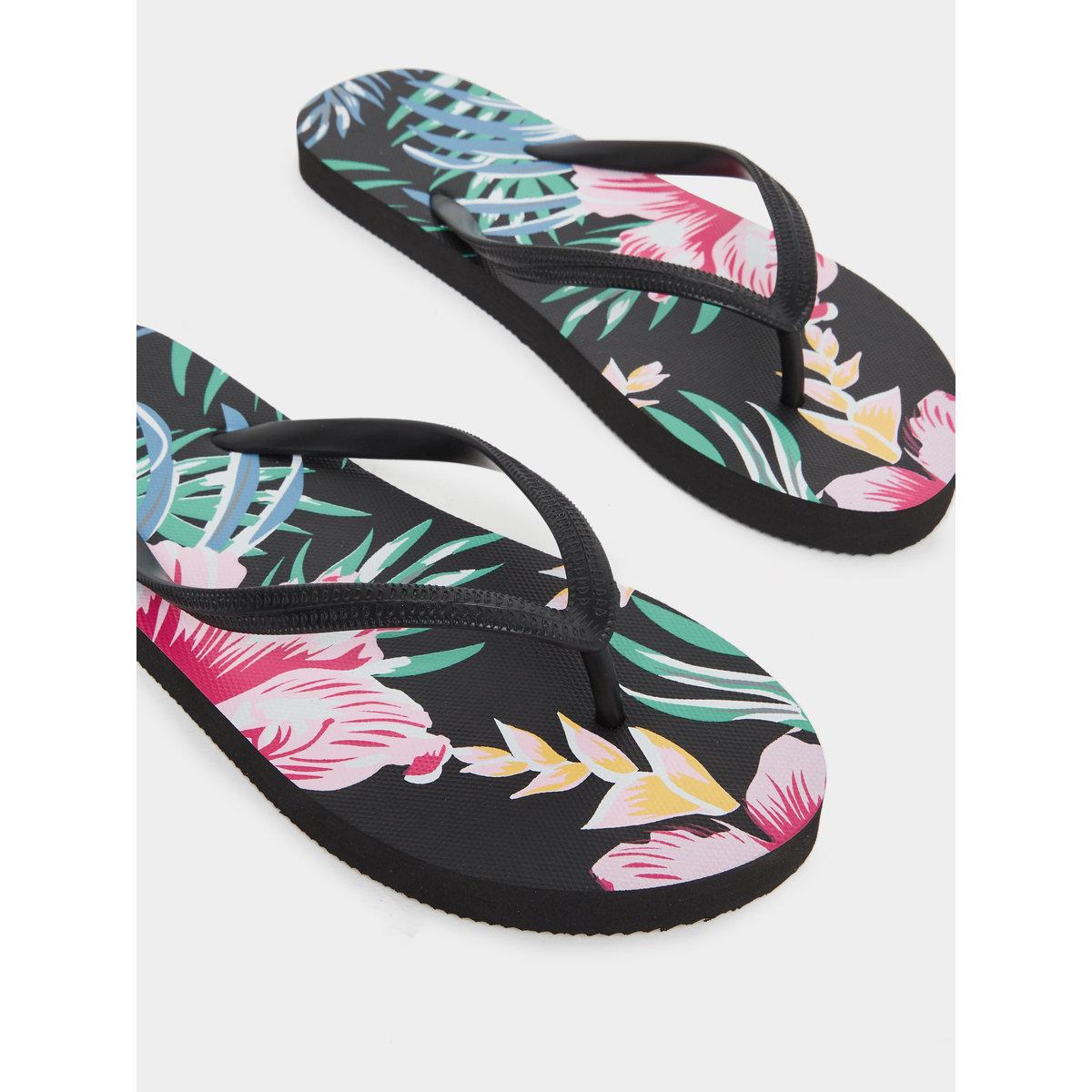 شبشب بطبعة تروبيكال-women-shoes-flipflopsandslides-image-3