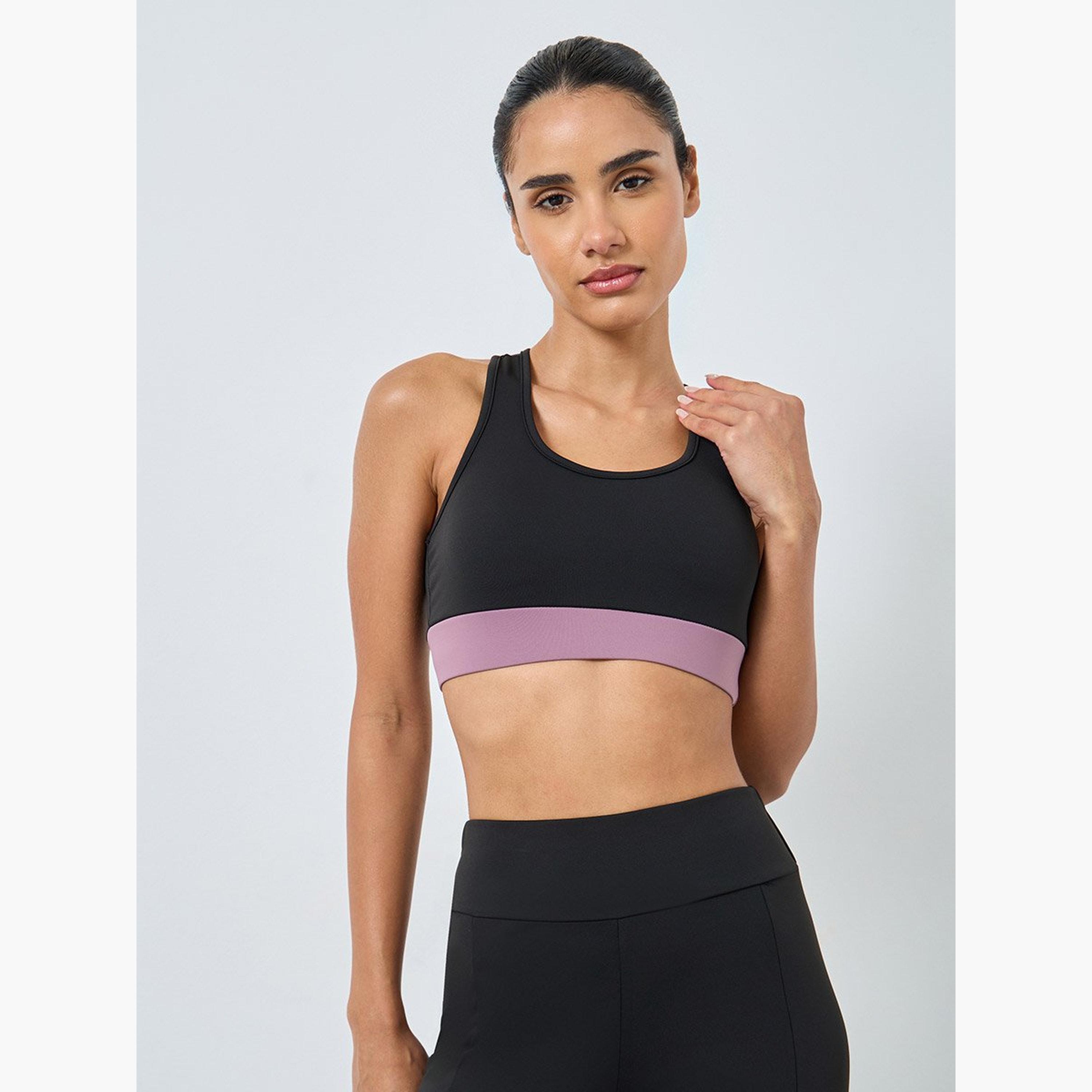 طقم من ليقنز وبلوزة كت مع صدرية رياضية-women-clothing-sportswearandactivewear-trackpantsandtracksuits-image-4