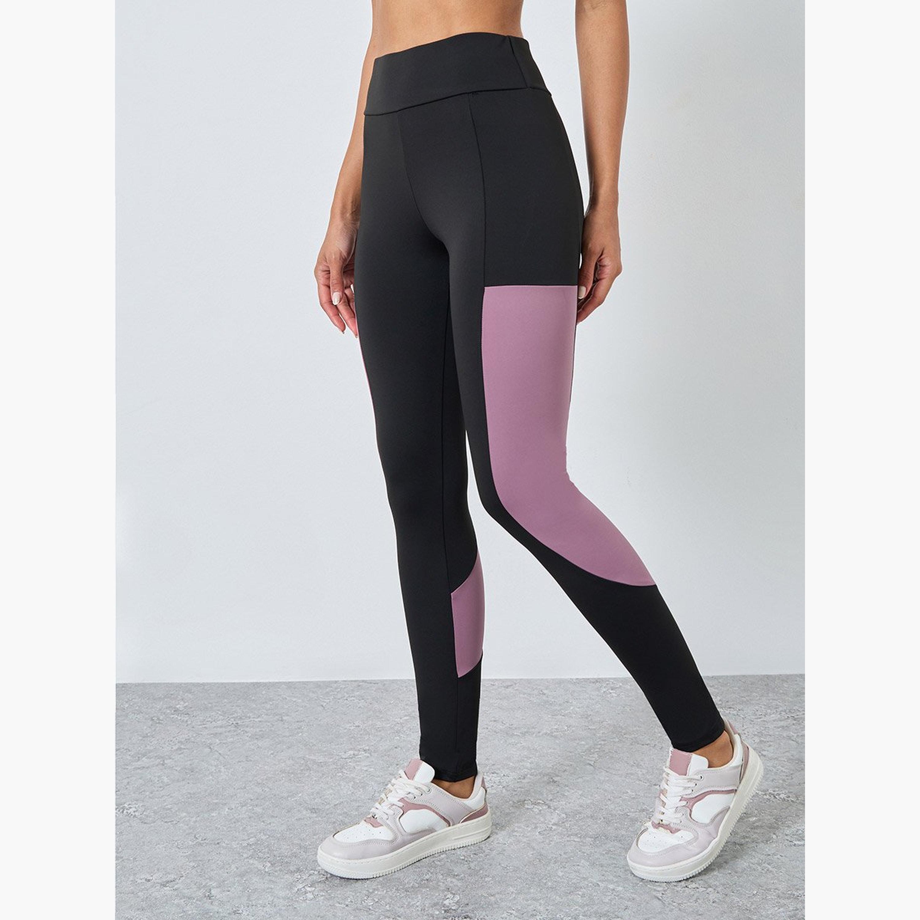 طقم من ليقنز وبلوزة كت مع صدرية رياضية-women-clothing-sportswearandactivewear-trackpantsandtracksuits-image-6